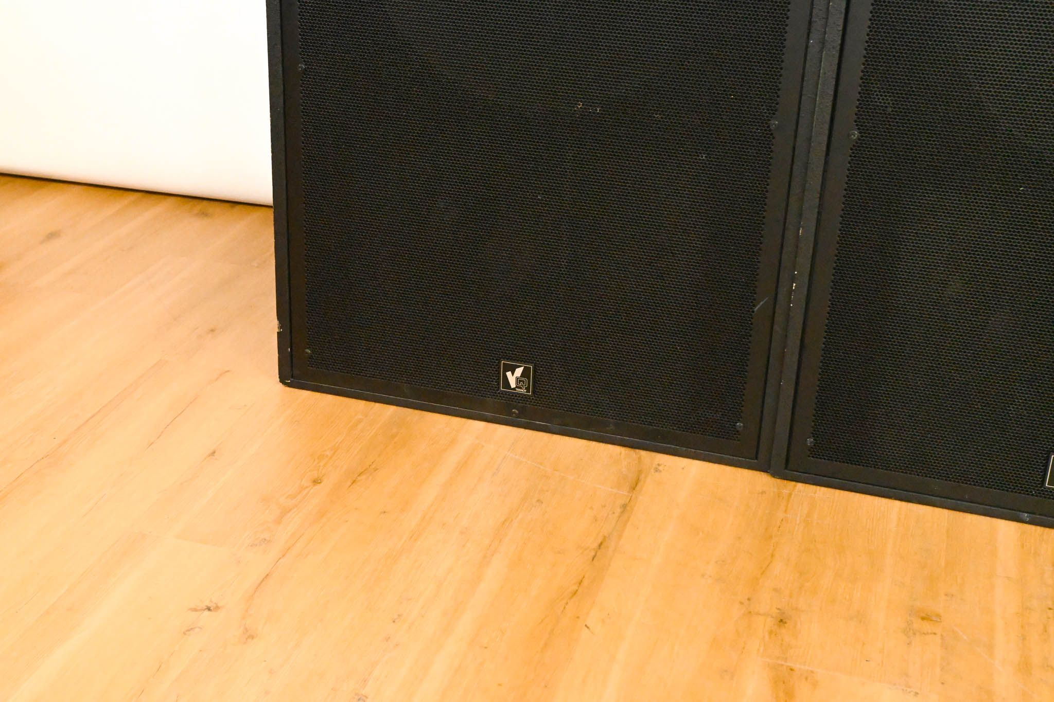 Tannoy VQNET-60 Dual 12" 2400W 3-Way Powered Loudspeaker (PAIR)