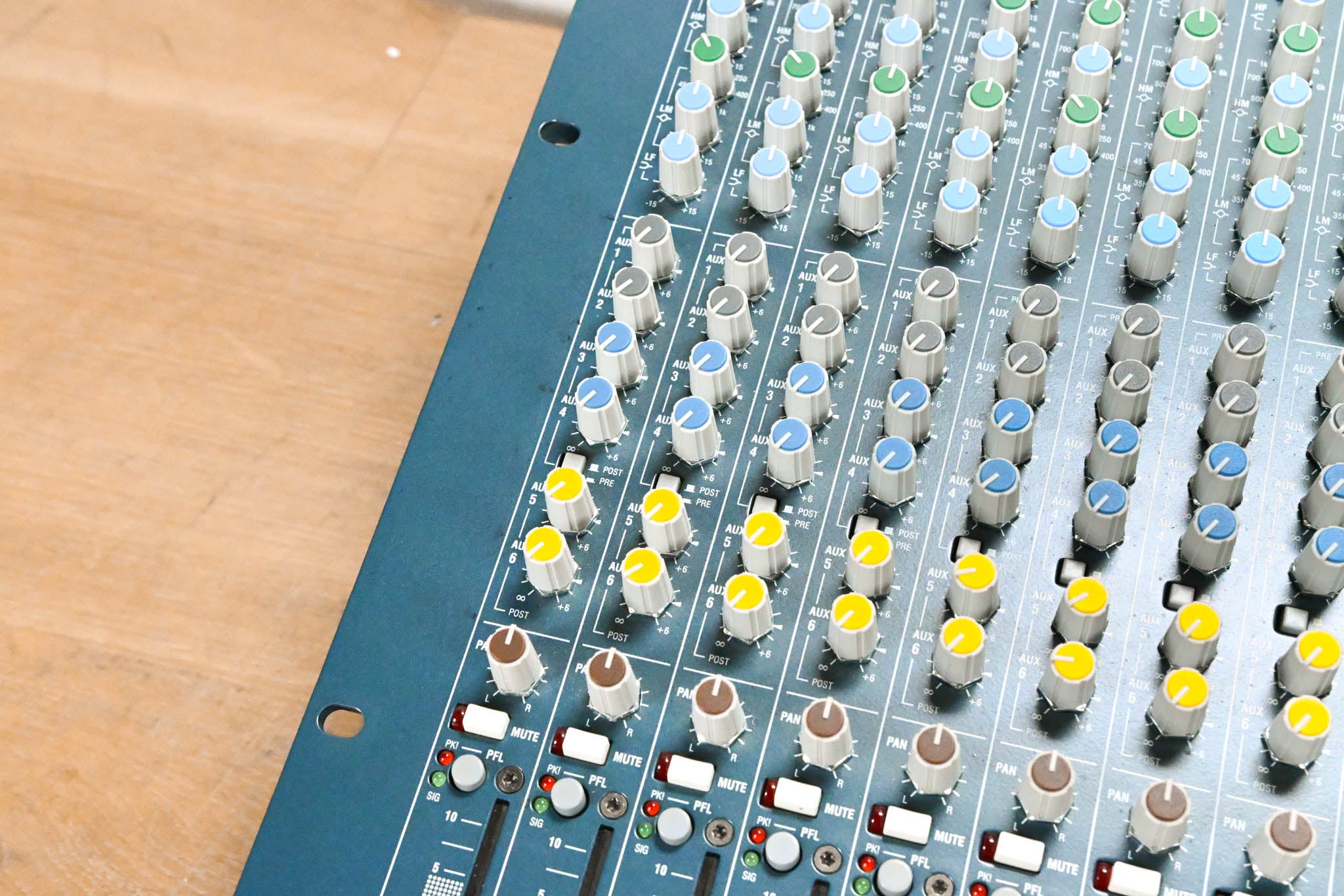 Allen & Heath MixWizard WZ3 16:2 16-Channel Analog Mixer