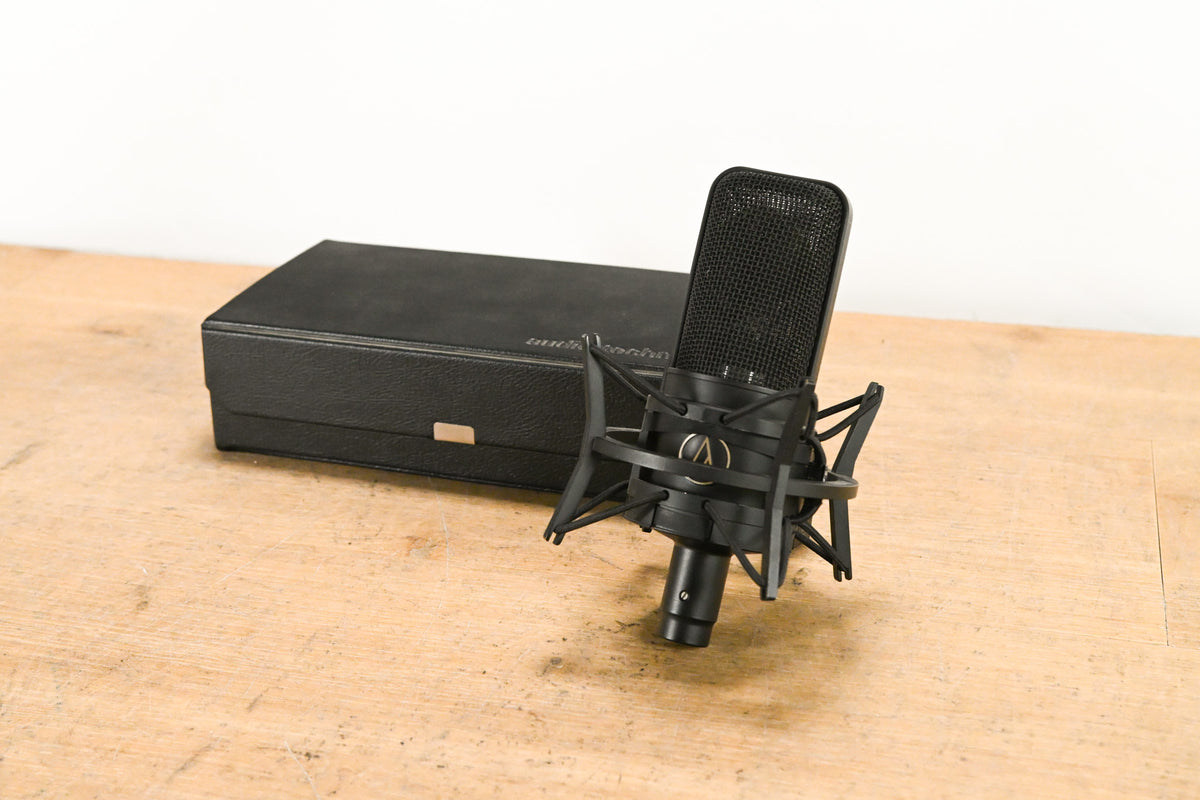 Audio-Technica AT4033 Cardioid Condenser Mic w/ AT8441 Shock Mount