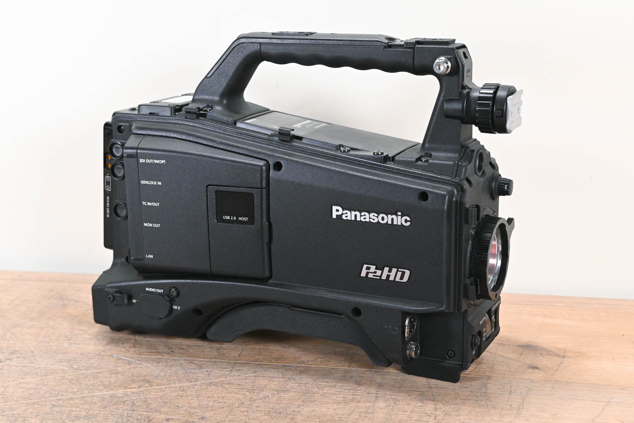 Panasonic AG-HPX600P P2 HD Shoulder-Mount Camcorder