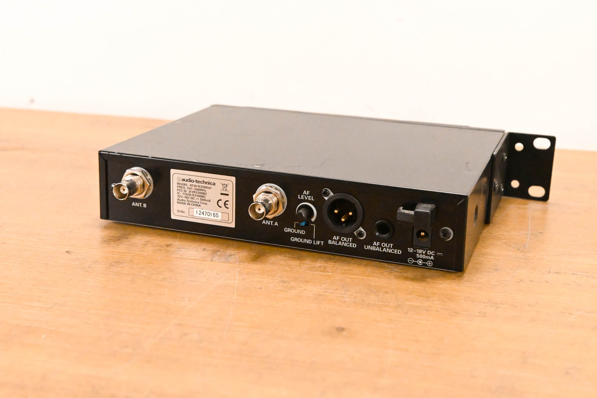 Audio-Technica ATW-R3100bC Receiver w/AEW-T4100 Mic: 541-566MHz (NO PSU)