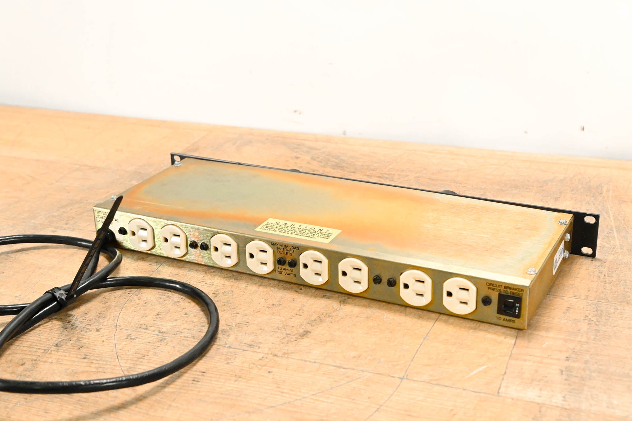 Furman PL-8 120V 15A Power Conditioner with Lights