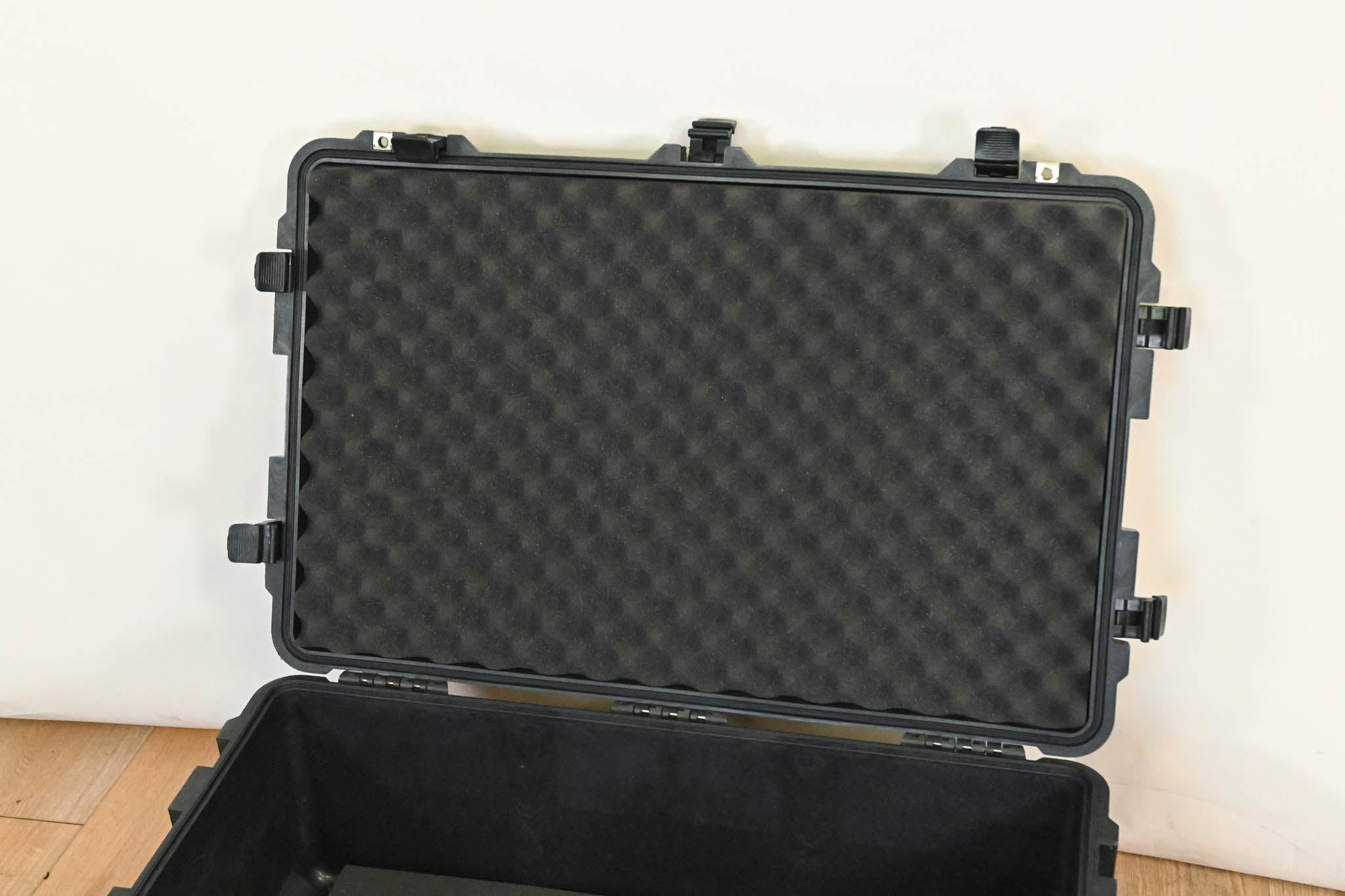 Pelican 1650 Protector Case (No Foam)