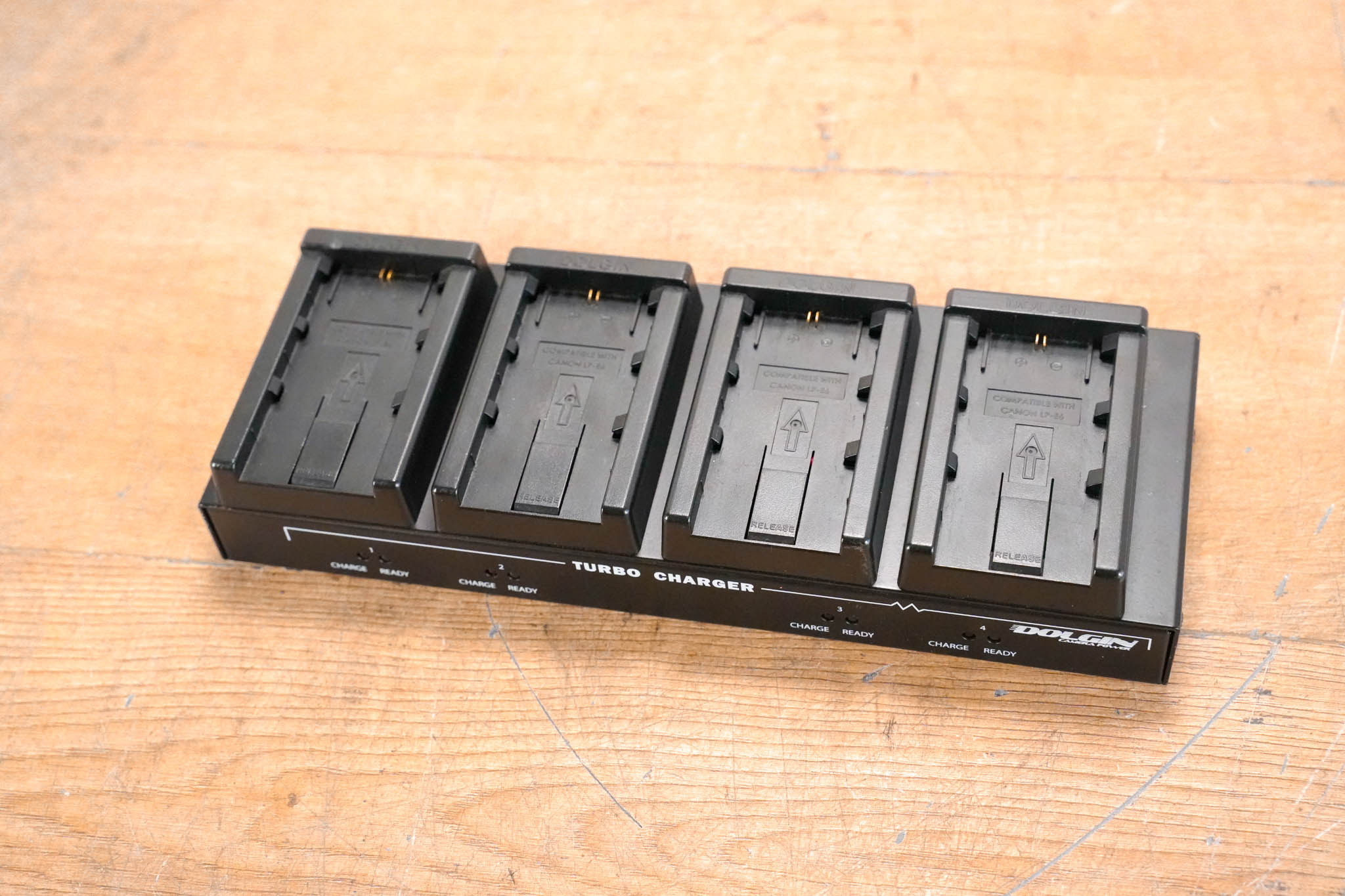 Dolgin Engineering TC40 4 Position Battery Dock for Canon (NO PSU)