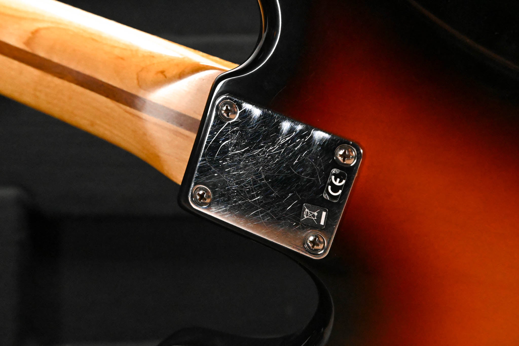 Fender Precision Bass 2009 MIM Sunburst With Case