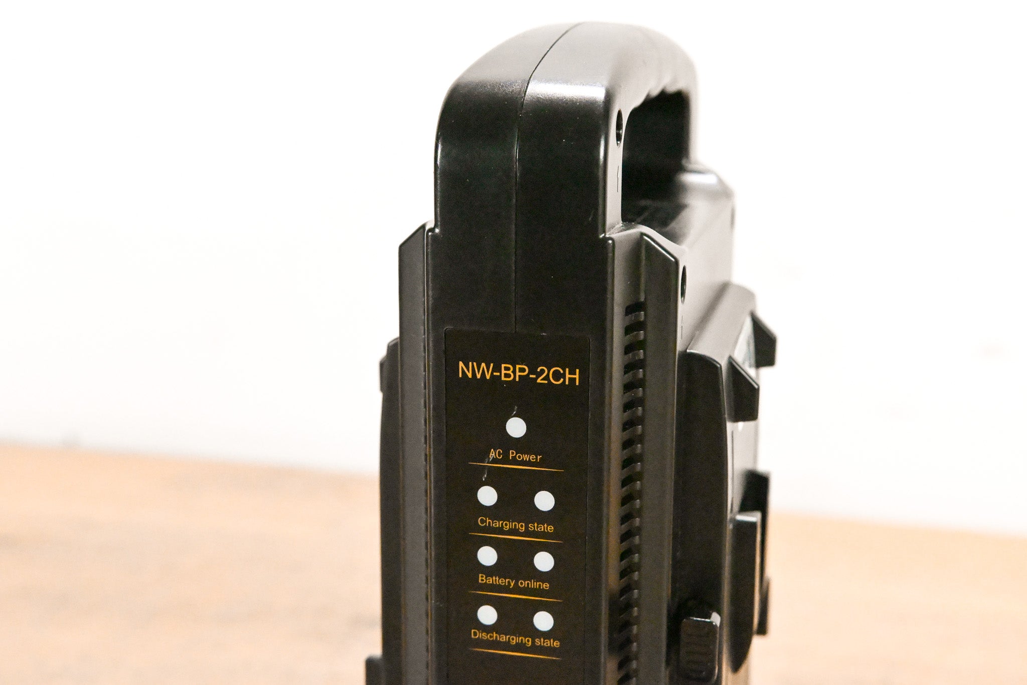 Neewer NW-BP-2CH Dual-Channel V-Mount/V Lock Battery Charger
