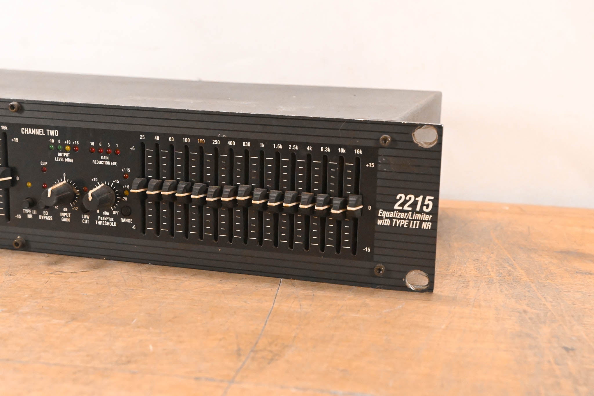 dbx 2215 Dual-Channel 15-Band Graphic Equalizer/Limiter w/ Type III NR