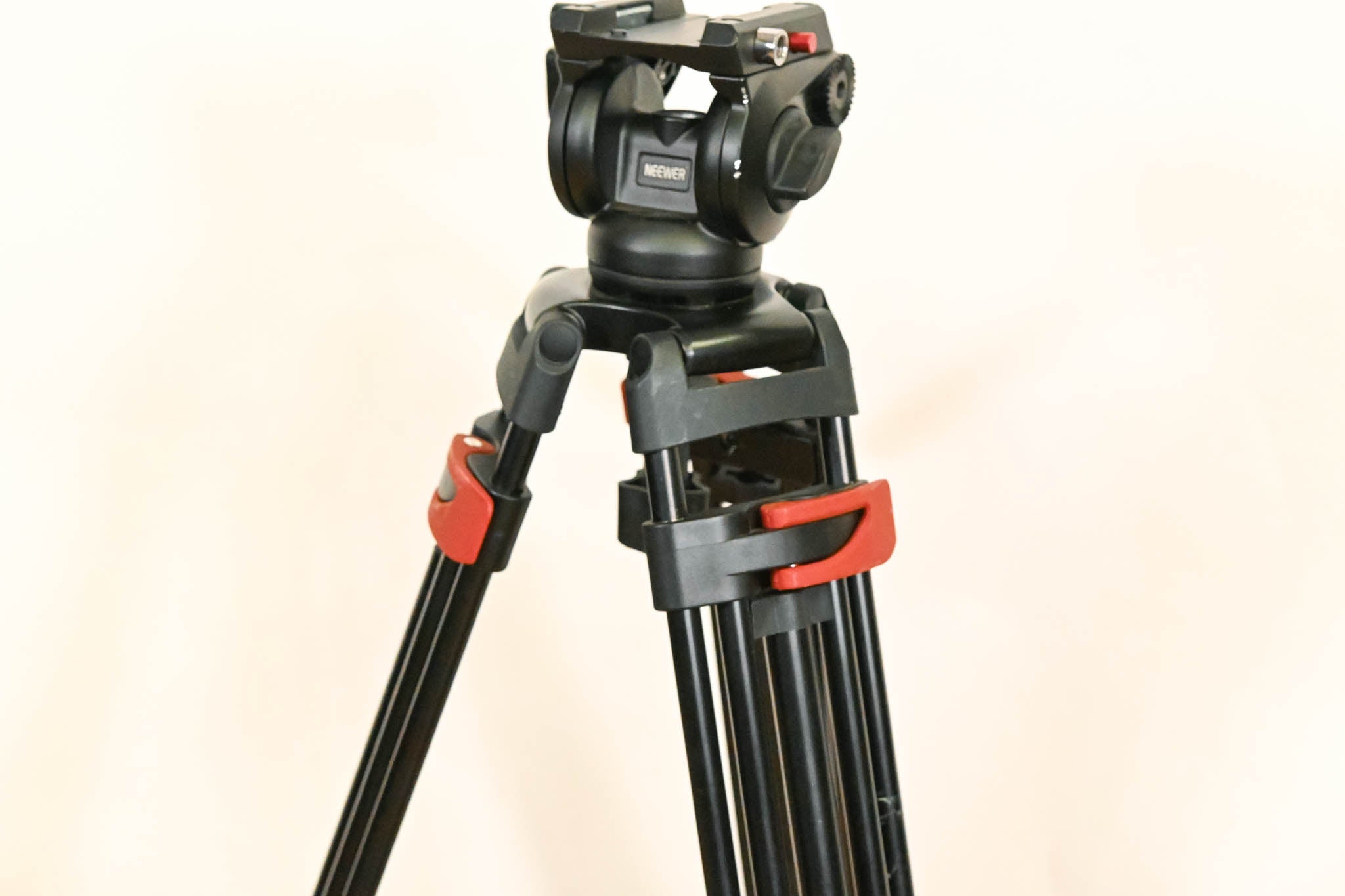 Neewer TP37 74" Video Tripod with Fluid Head