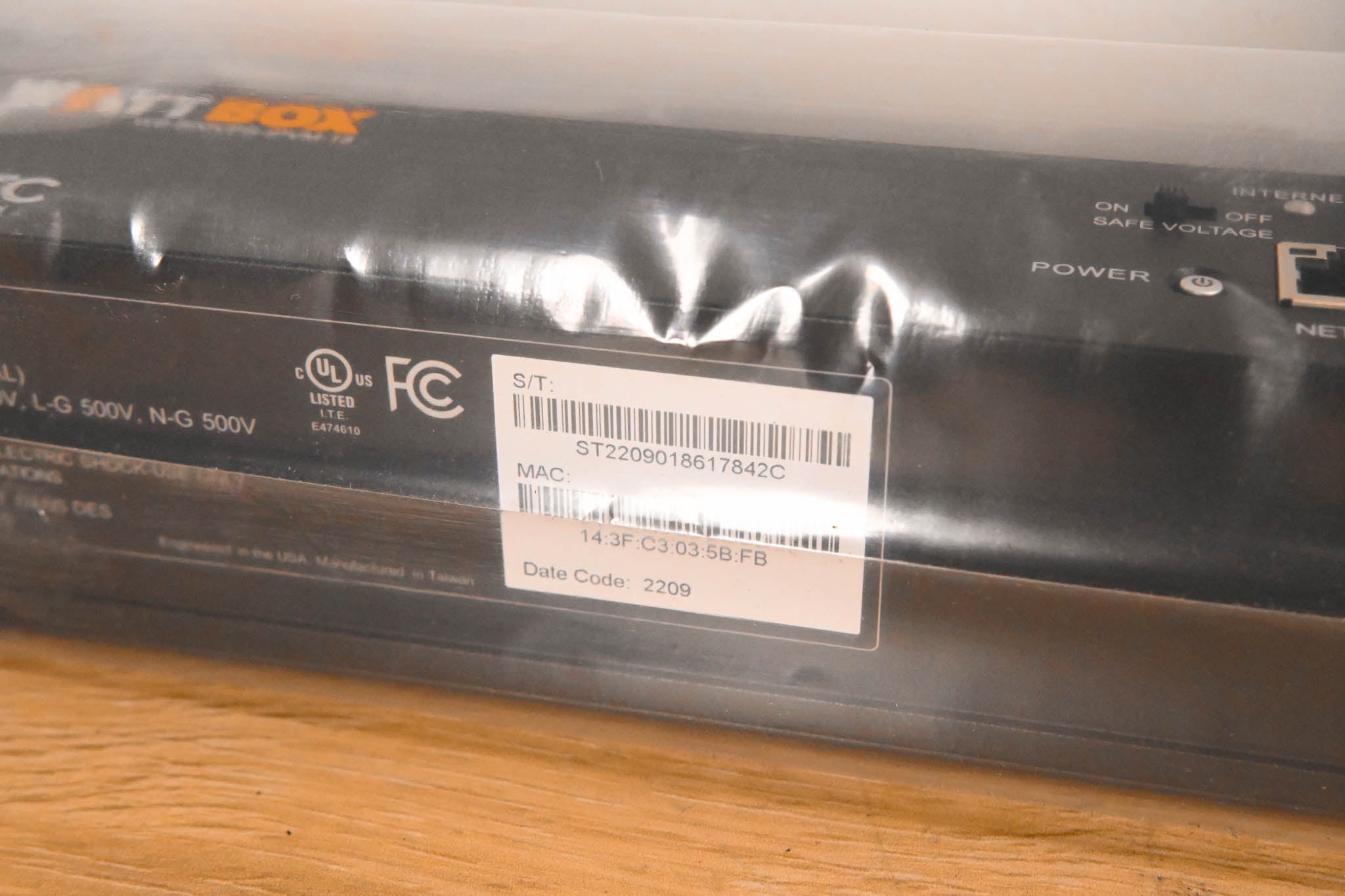 WattBox WB-800VPS-IPVM-18 Vertical IP Power Conditioner (18 Outlets)