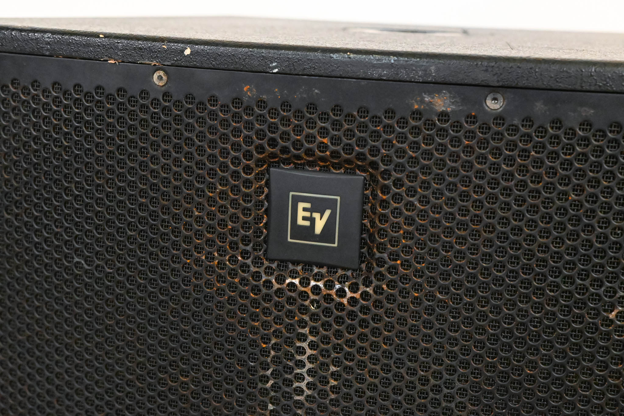 Electro-Voice (EV) ELX118P 700W 18" Powered Subwoofer