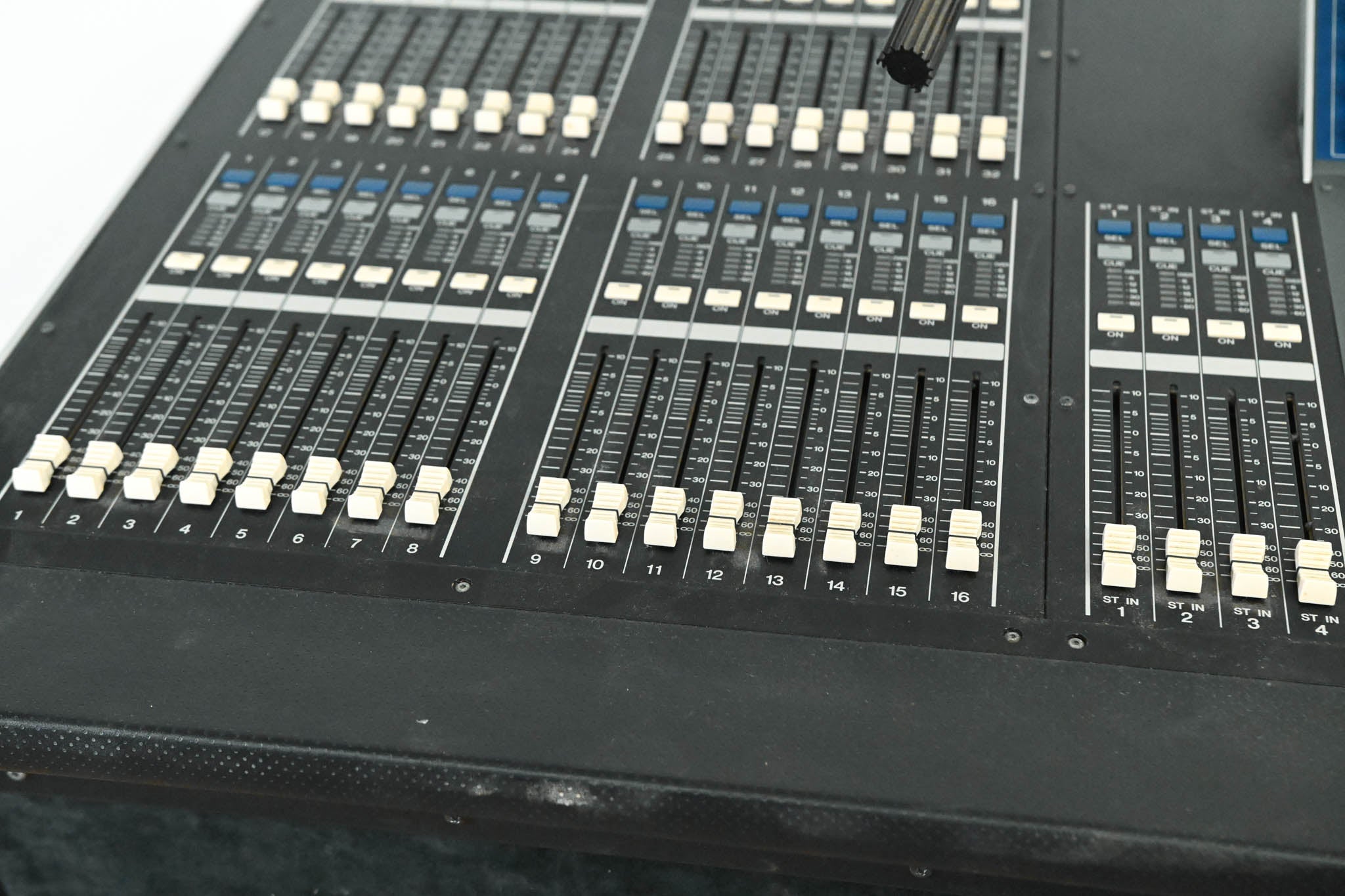 Yamaha M7CL-48 48-Channel Digital Audio Mixing Console