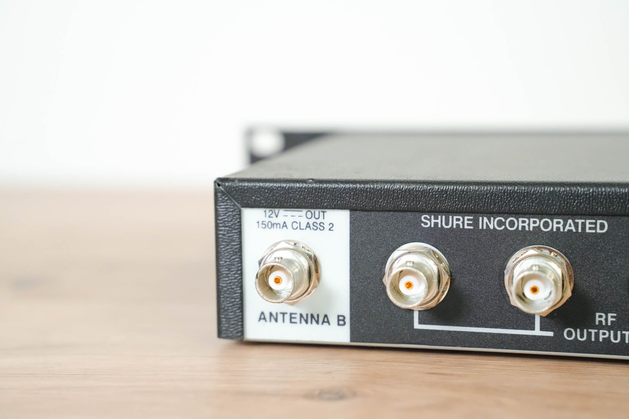 Shure UA844SWB Antenna Distribution System - 470-952 MHz NO POWER SUPPLY