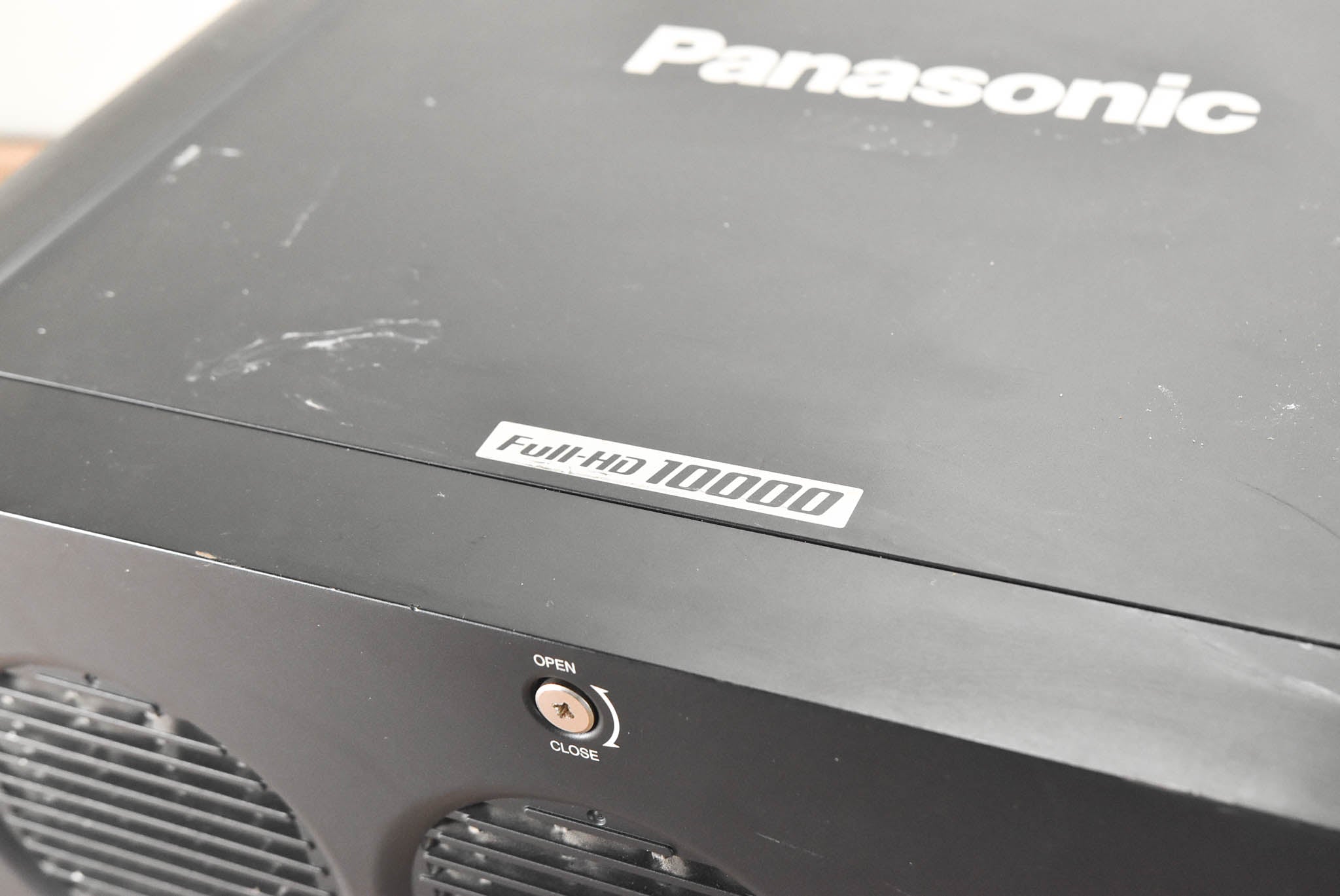 Panasonic PT-DW10000U 10,000-Lumen 1080P Large Venue Projector