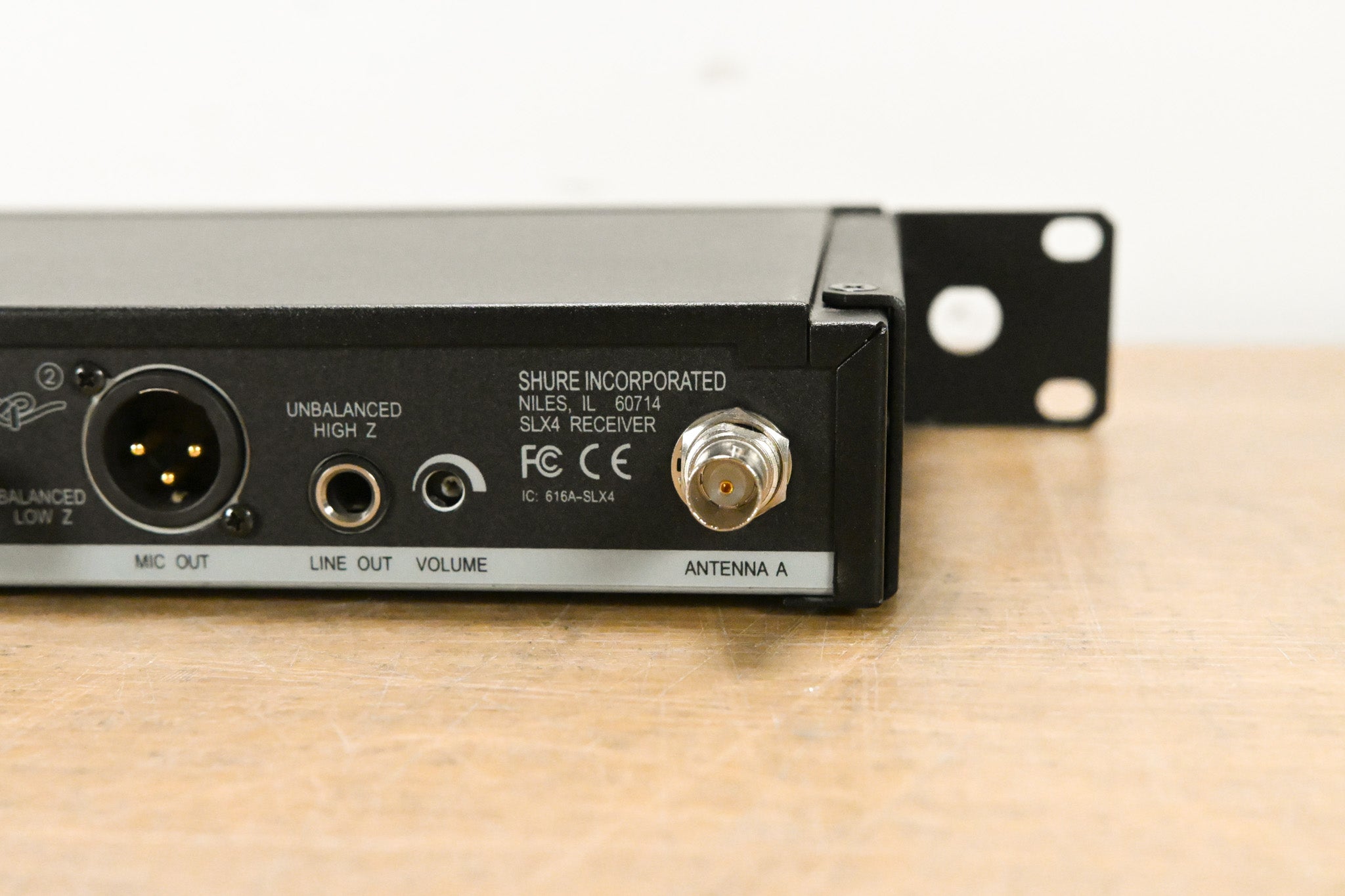 Shure SLX4 Wireless Receiver - J3 Band: 572-596 MHz (NO POWER SUPPLY)