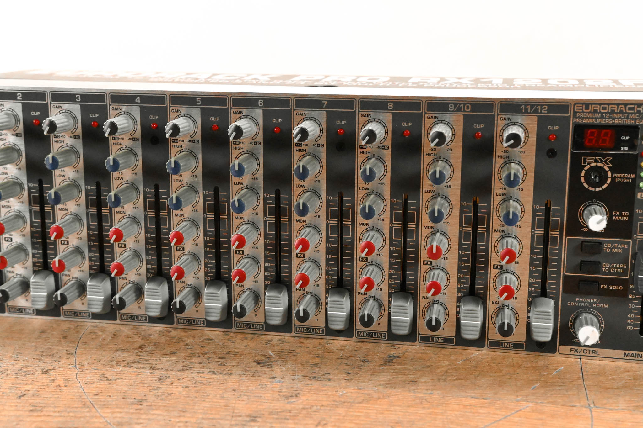 Behringer EURORACK PRO RX1202FX 12-Input Mic/Line Rack Mixer