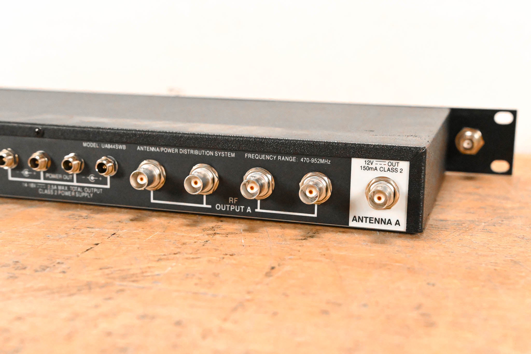 Shure UA844SWB Antenna Distribution System - 470-952 MHz NO POWER SUPPLY
