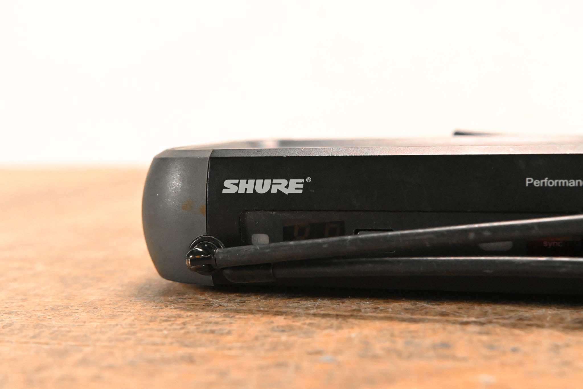 Shure PGX4 Wireless Diversity Receiver - H6 Band: 524-542 MHz