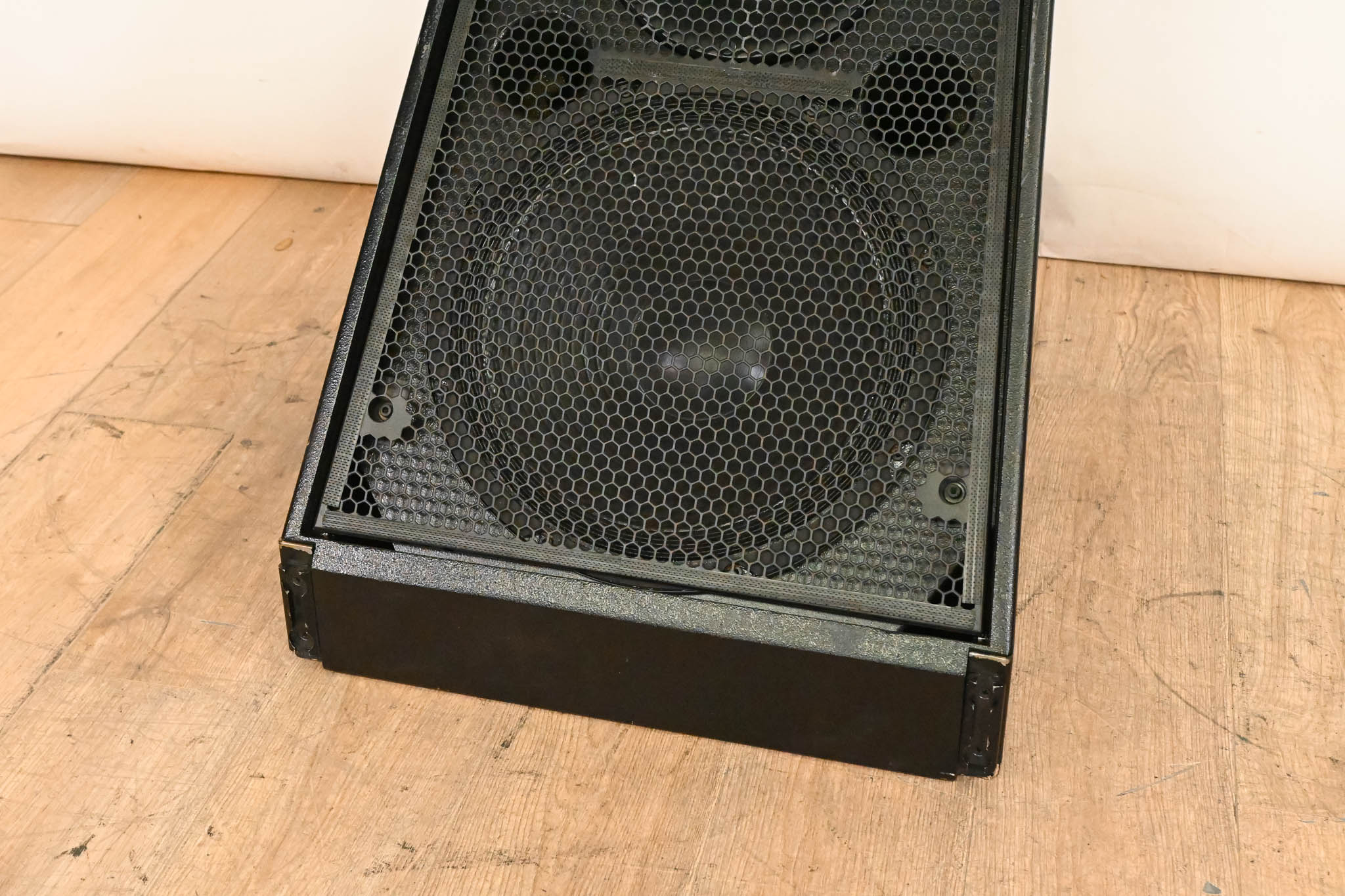 Meyer Sound DF-4 Medium-Throw Down Fill Self-Powered Loudspeaker