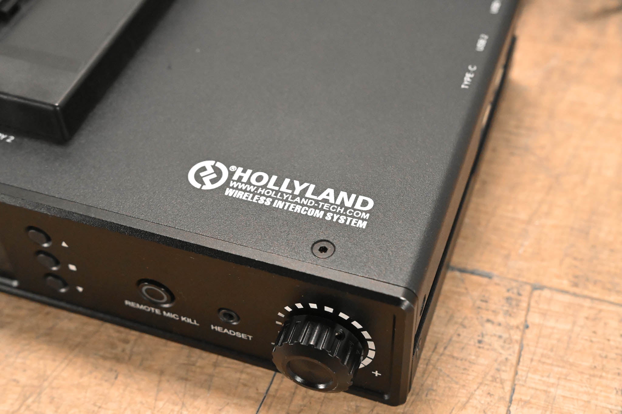 Hollyland Mars T1000 Full-Duplex Intercom System with four Transceivers