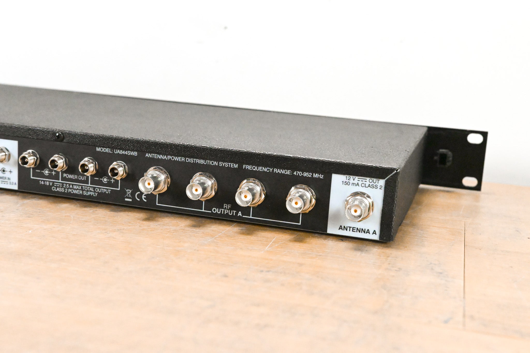 Shure UA844SWB Antenna Distribution System - 470-952 MHz (NO PSU)