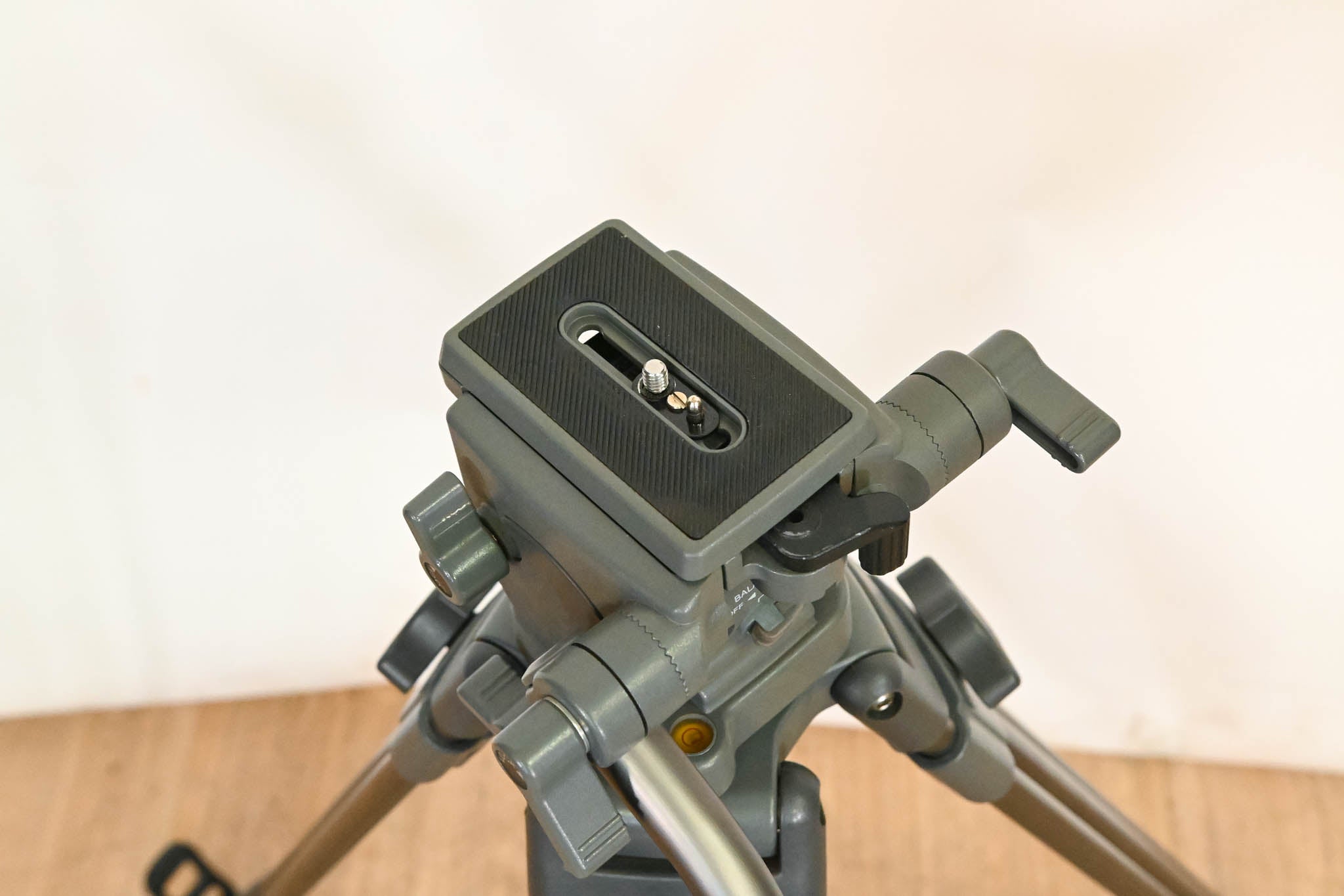 Libec H22 DV Fluid Head with T58 Tripod Legs and SP-1 Spreader