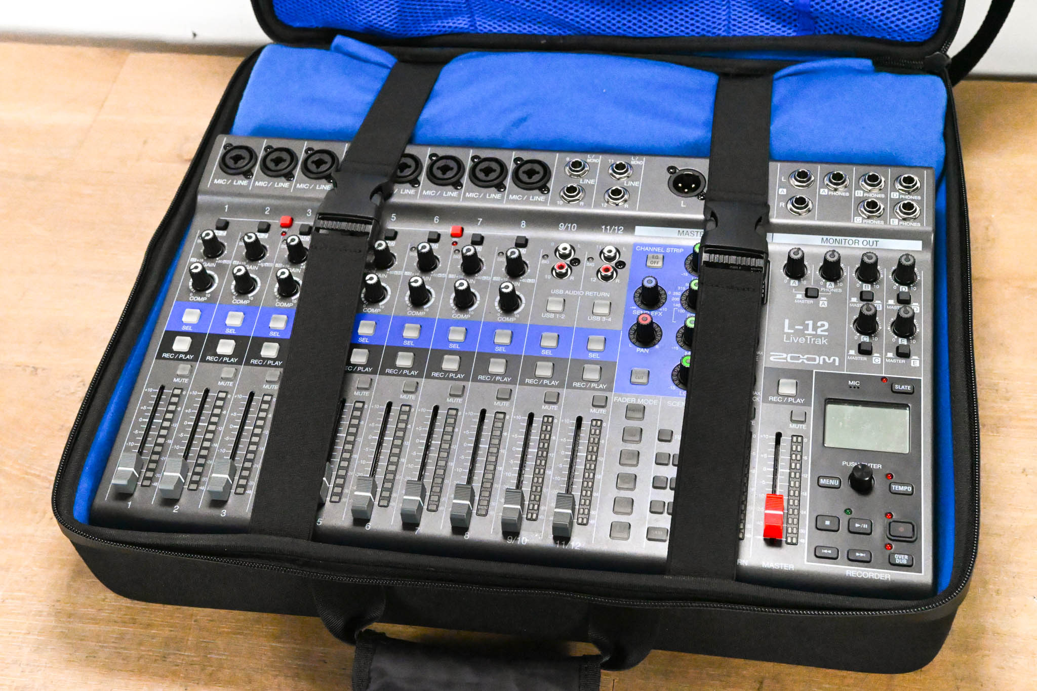 Zoom LiveTrak L-12 12-Channel Digital Mixer / Recorder