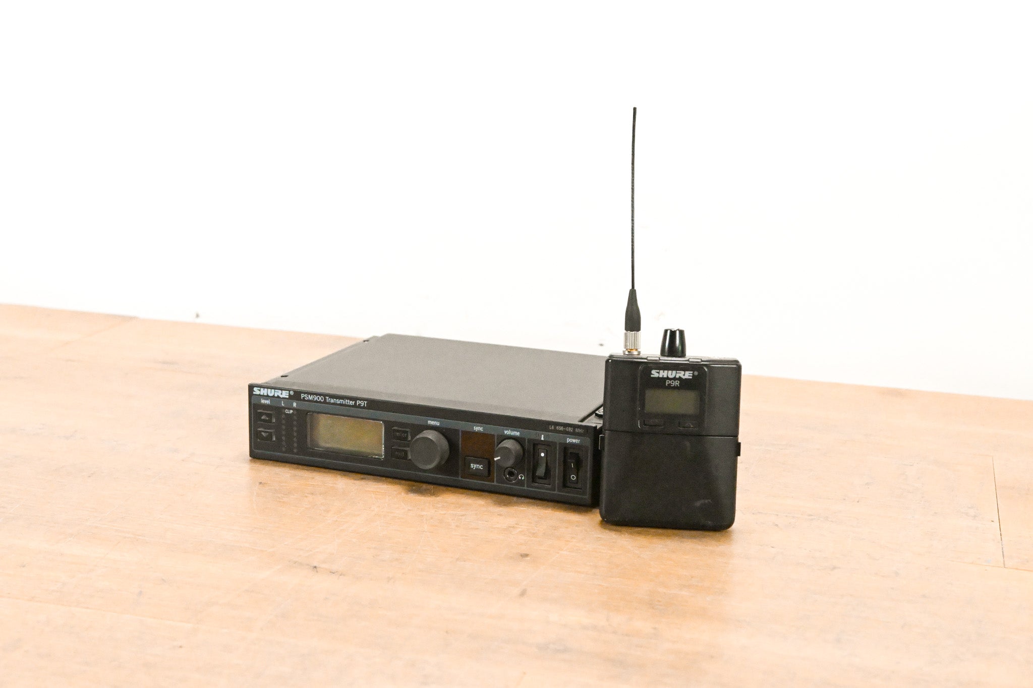 Shure PSM 900 Wireless IEM System L6 Band: 656-692 MHz (NO POWER SUPPLY)