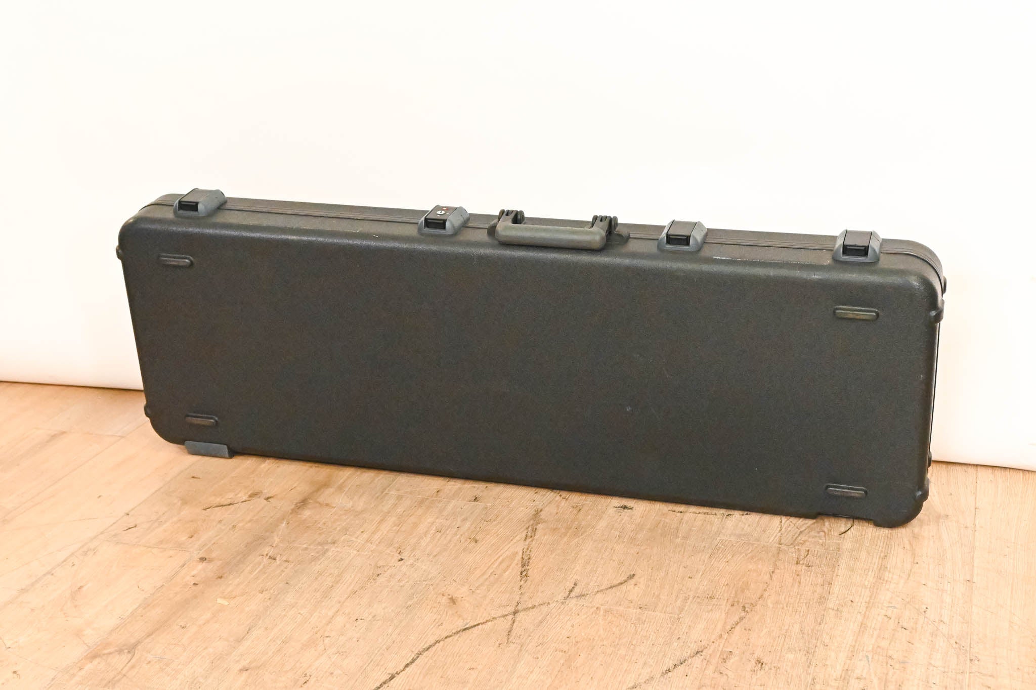 Fender Deluxe Molded Stratocaster/Telecaster Case - Black