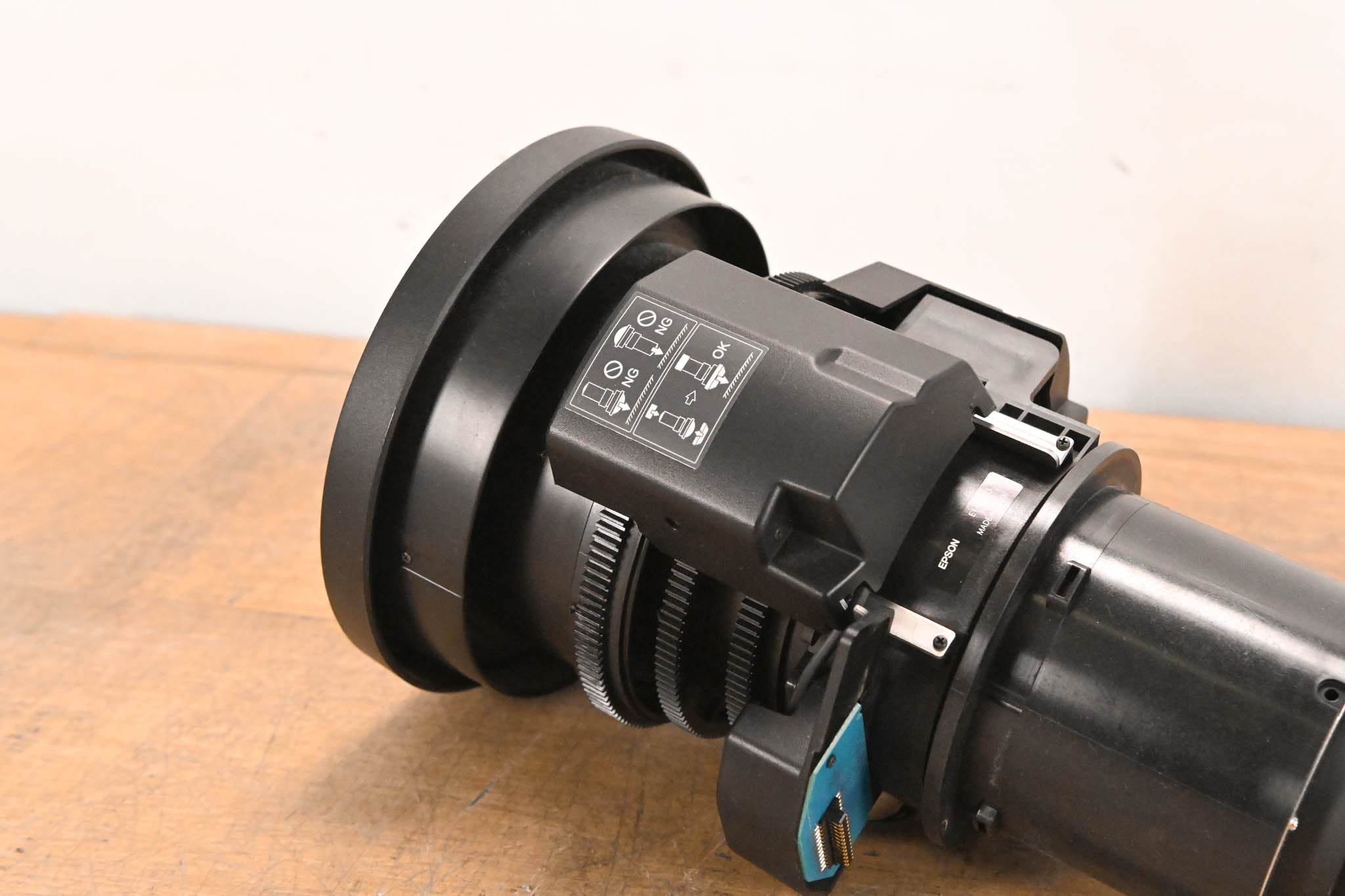 Epson ELPLU03 Wide Short Throw Zoom Lens #1