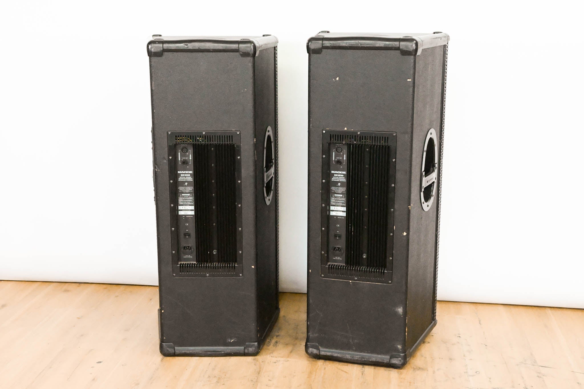Mackie SR1530 Active 3-Way Sound Reinforcement Speaker (PAIR)