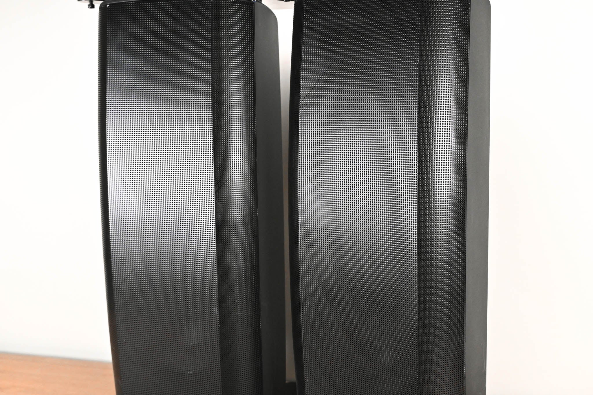 QSC WL2082-i Installation Line Array Loudspeaker (PAIR)