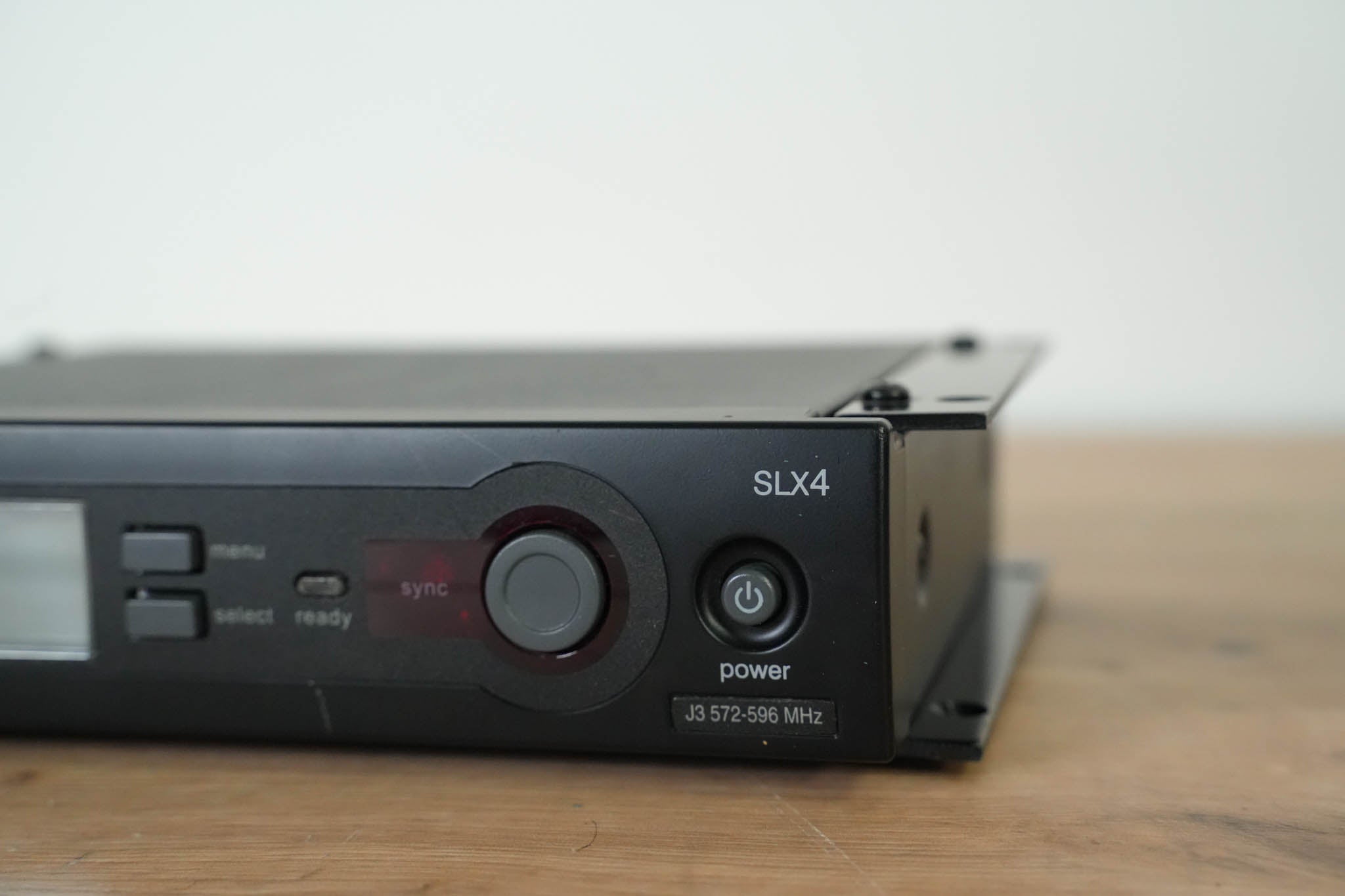 Shure SLX4 Wireless Receiver - J3 Band: 572-596 MHz (NO POWER SUPPLY)