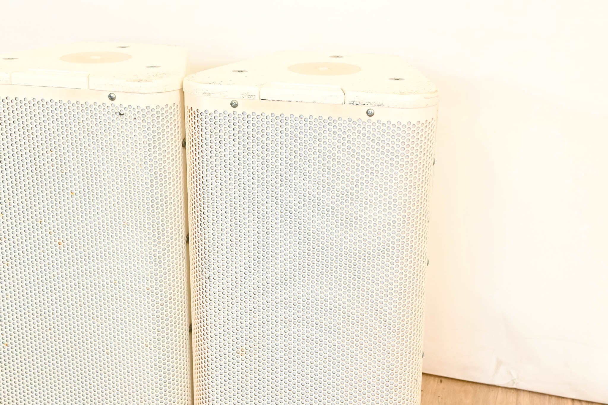 QSC AP-5102 2-Way Acoustic Performance Loudspeaker - White  (PAIR)