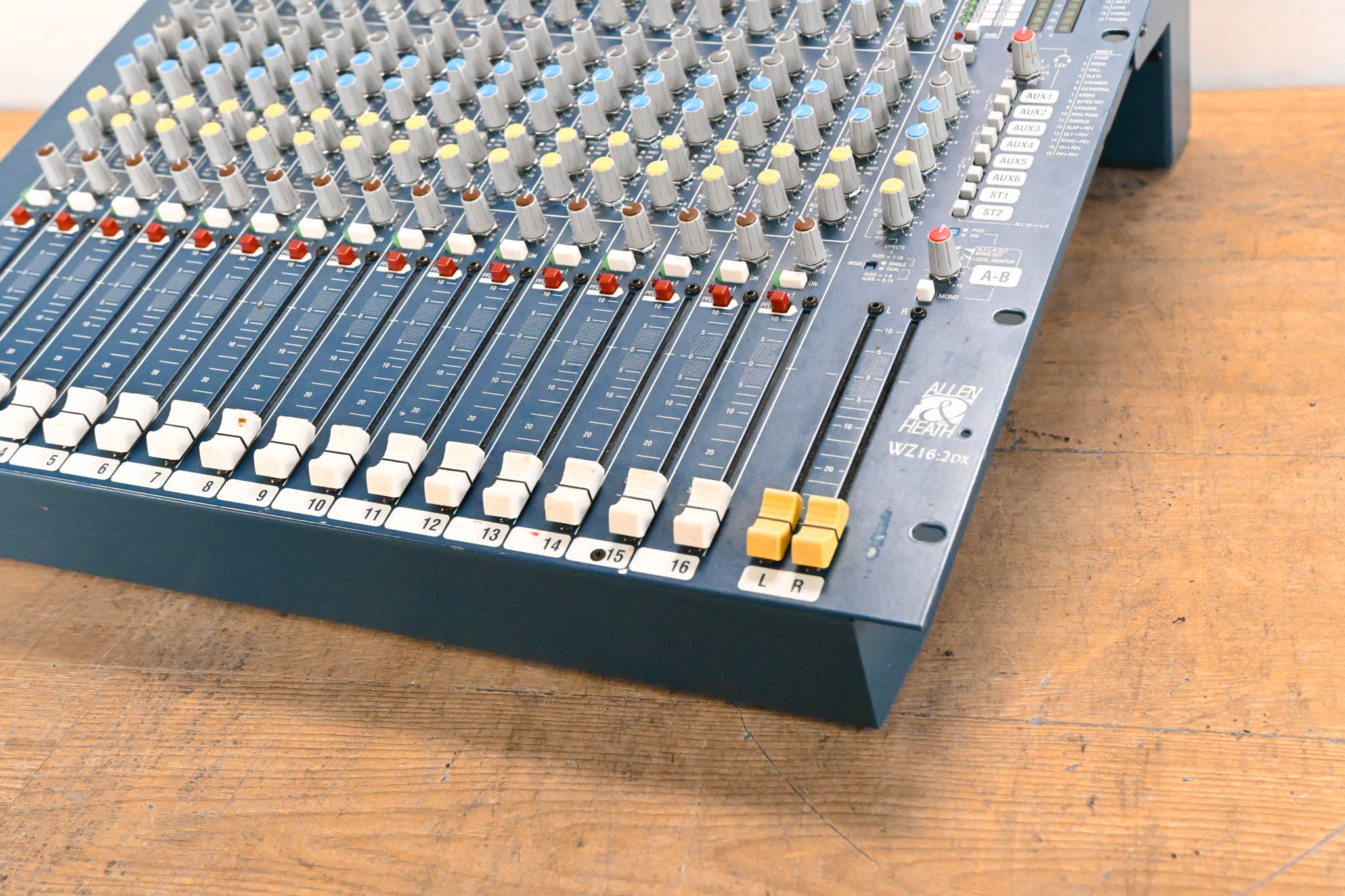 Allen & Heath MixWizard WZ16:2DX 16-Channel Audio Mixer