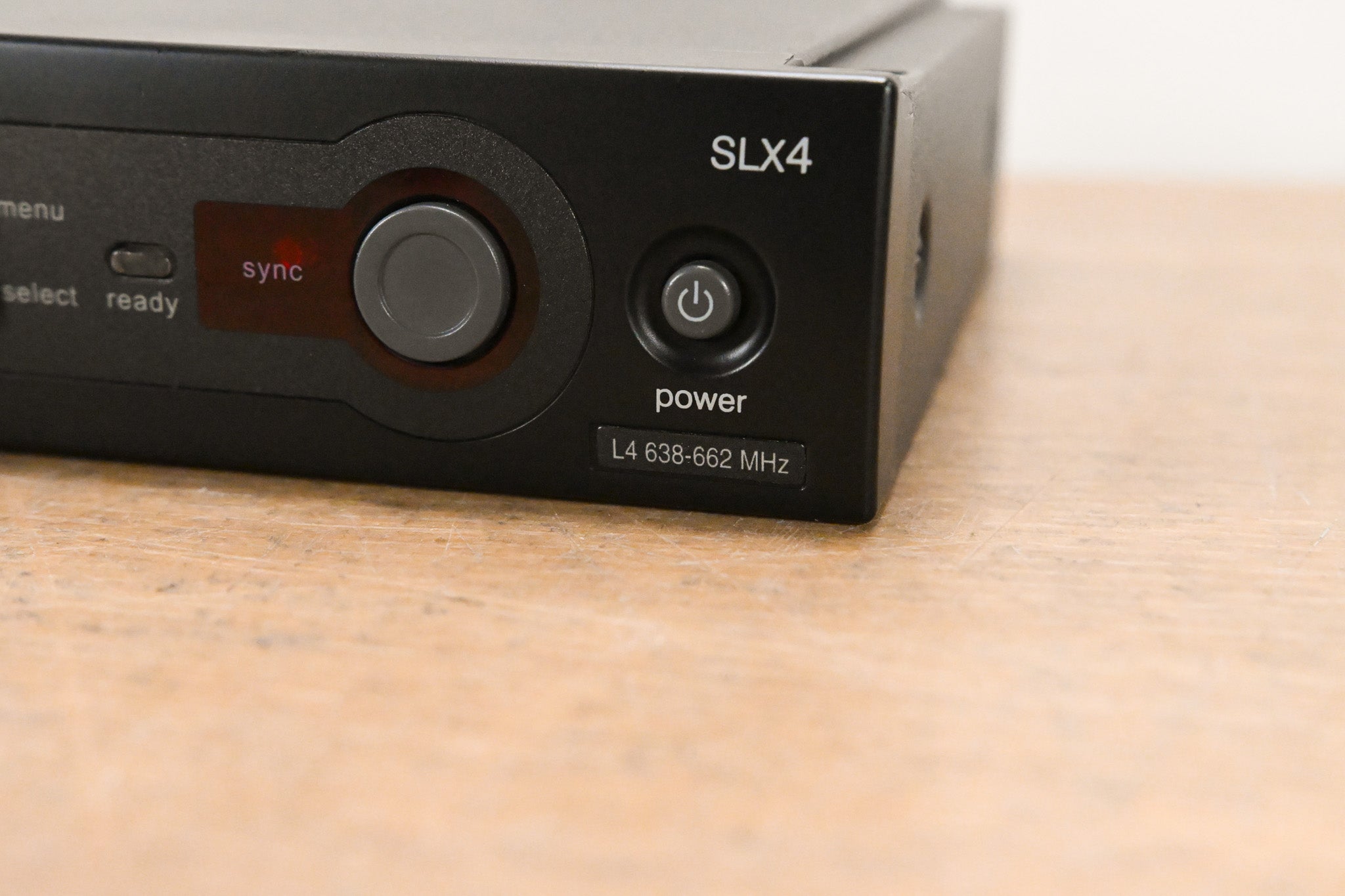 Shure SLX4 Wireless Receiver - L4 Band: 638-662 MHz (NO POWER SUPPLY)