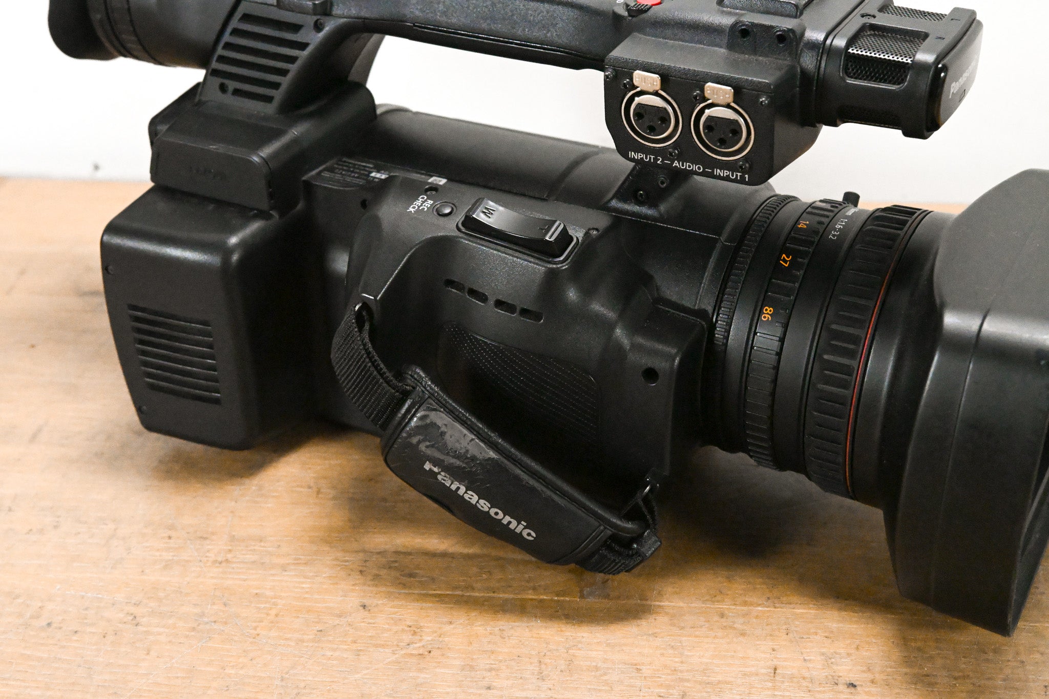 Panasonic AG-HPX250P P2 HD Handheld Camcorder