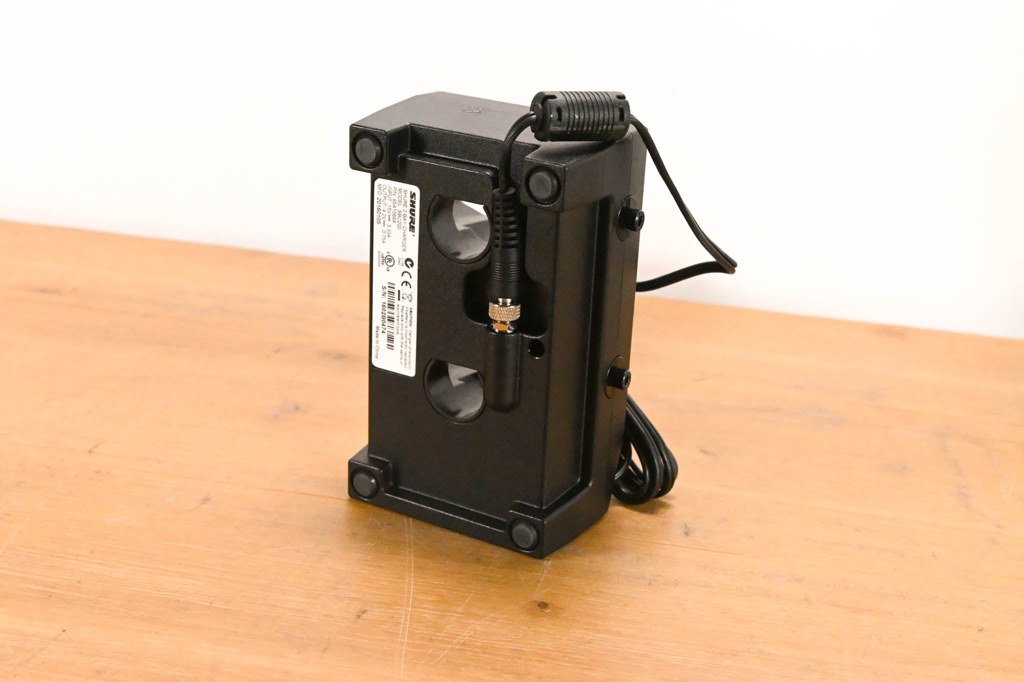 Shure SBC200 Dual Docking Recharging Station