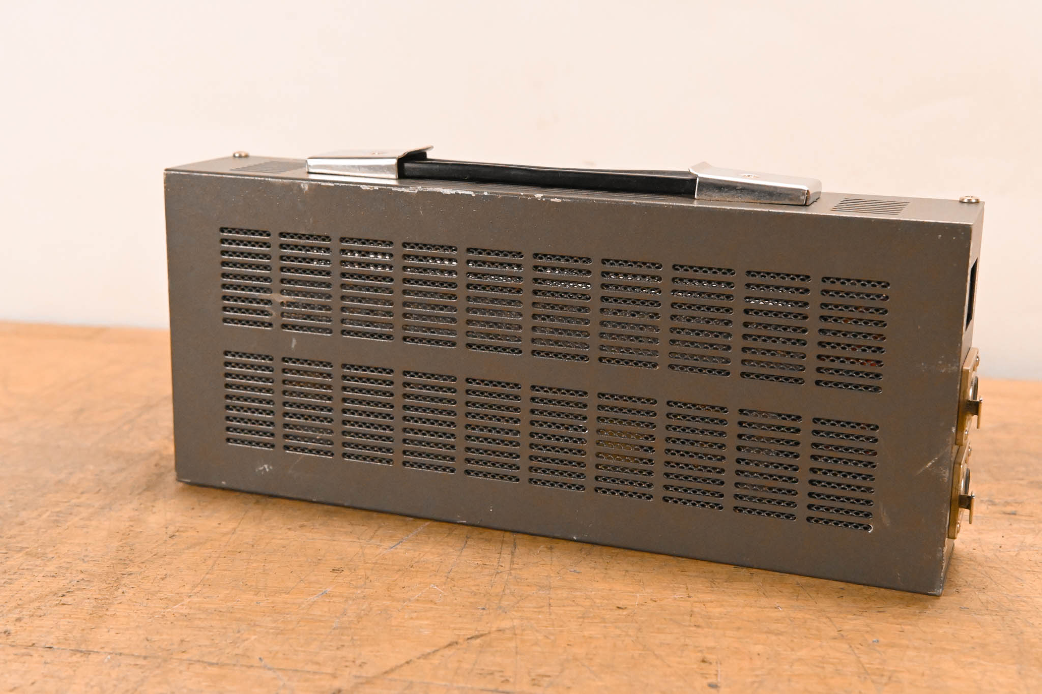 IDX System Technology IA-200a Dual-Channel Camera Power Supply