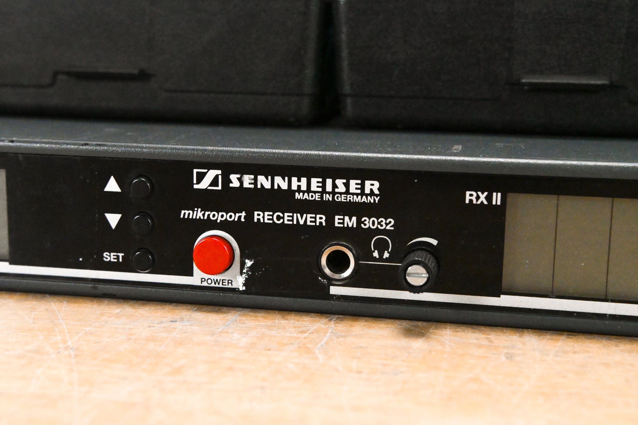 Sennheiser EM 3032-U Mikroport Receiver w/ SK250 Bodypacks 584-608 MHz