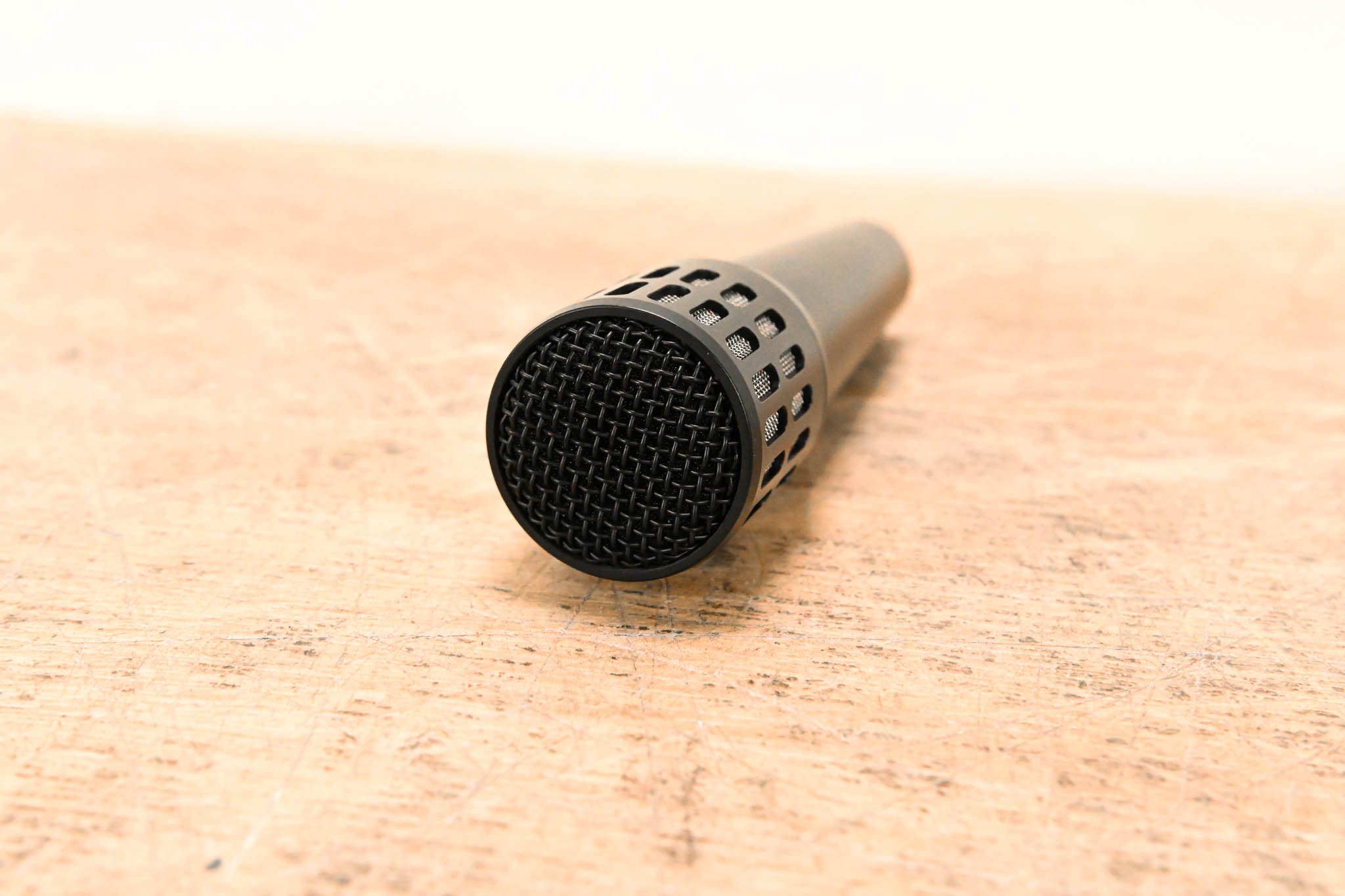 Audix i5 Cardioid Dynamic Instrument Microphone w/ CabGrabber Mic Clamp