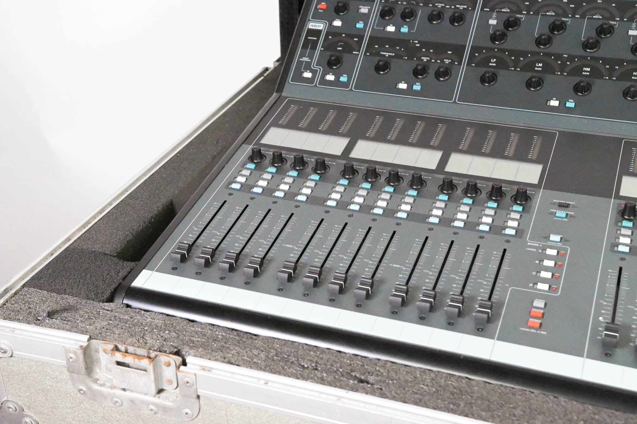 Allen & Heath iLive-T112 Console with Road Case and iDR-48 Stage Box
