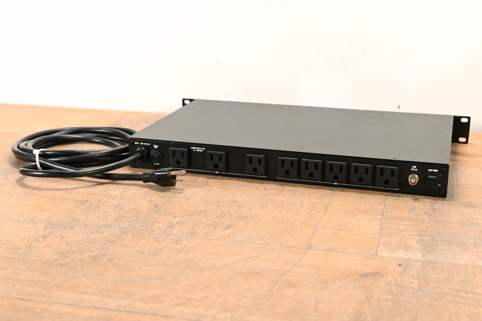 Furman PL-8C 15A Classic Series Power Conditioner with Lights