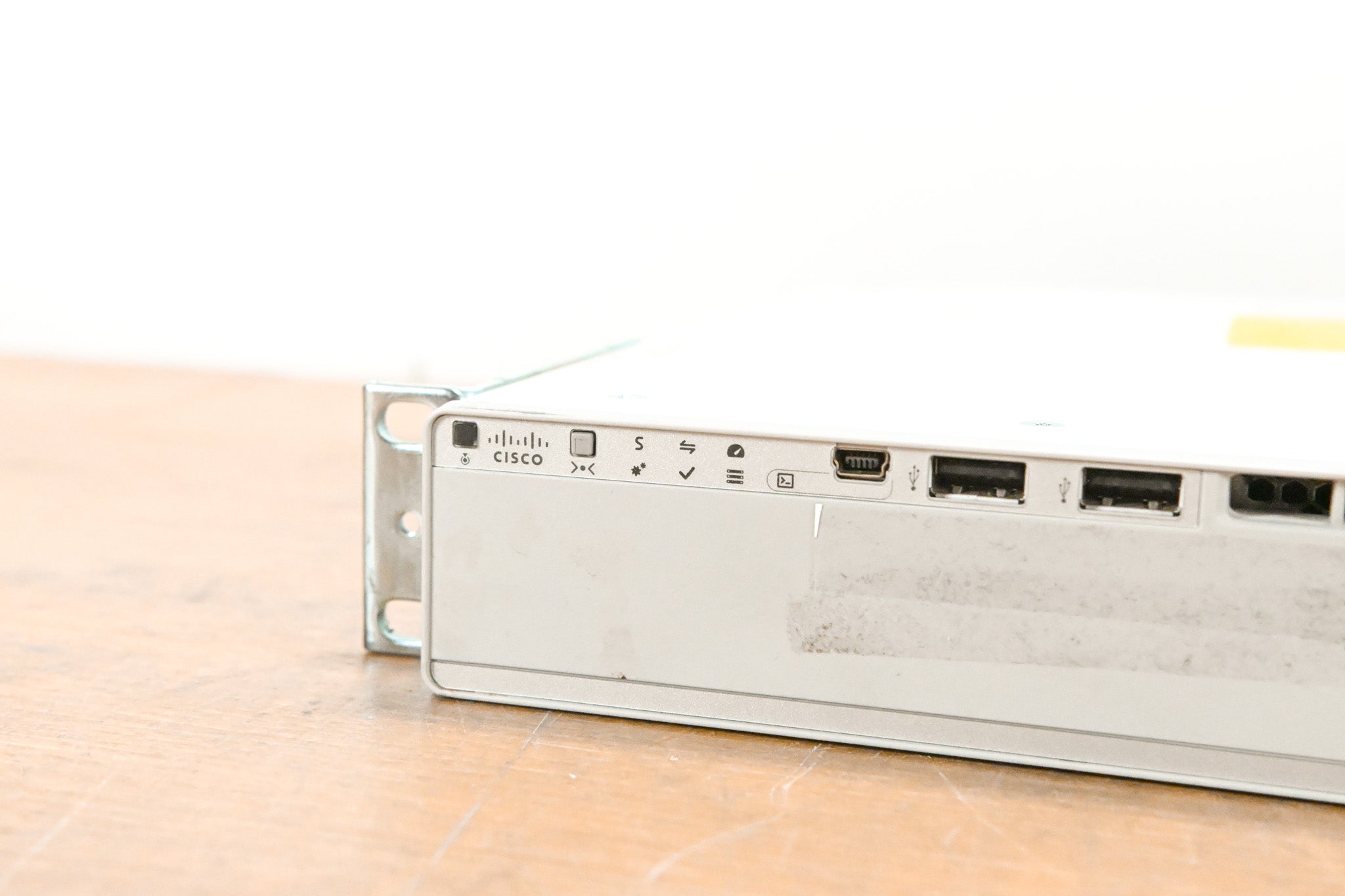 Cisco Catalyst C9200L-24T-4G-E V01 24-Port PoE+ Switch with 4x1G Uplinks