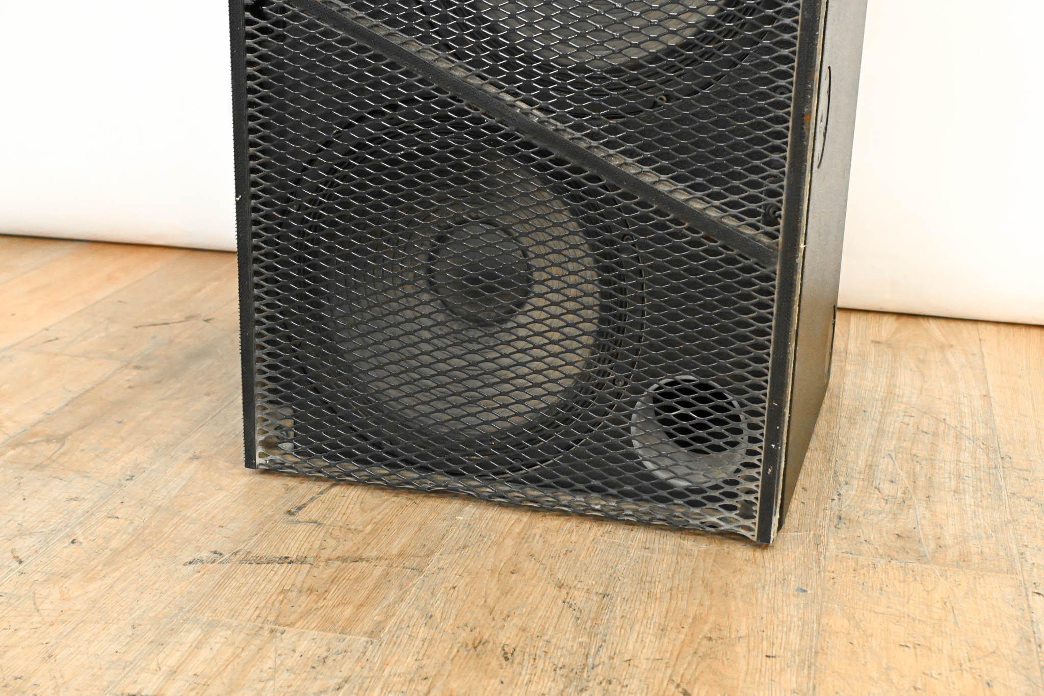 Meyer Sound UltraSeries USW-1 Dual 15" Passive Subwoofer