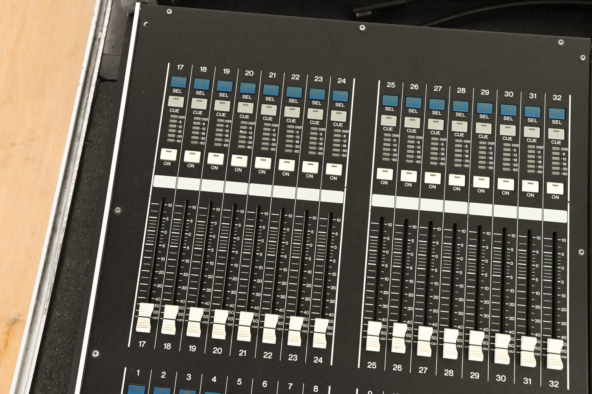 Yamaha M7CL-48 48-Channel Digital Audio Mixing Console with Road Case