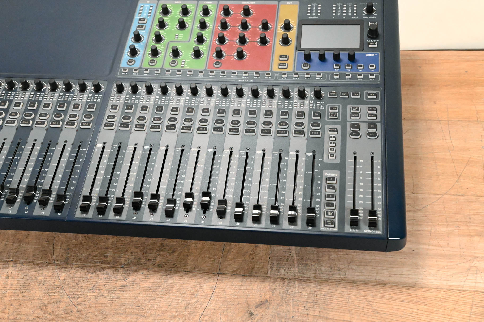 Soundcraft Si Expression 3 32-Channel Digital Mixer with CAT5 MADI Card