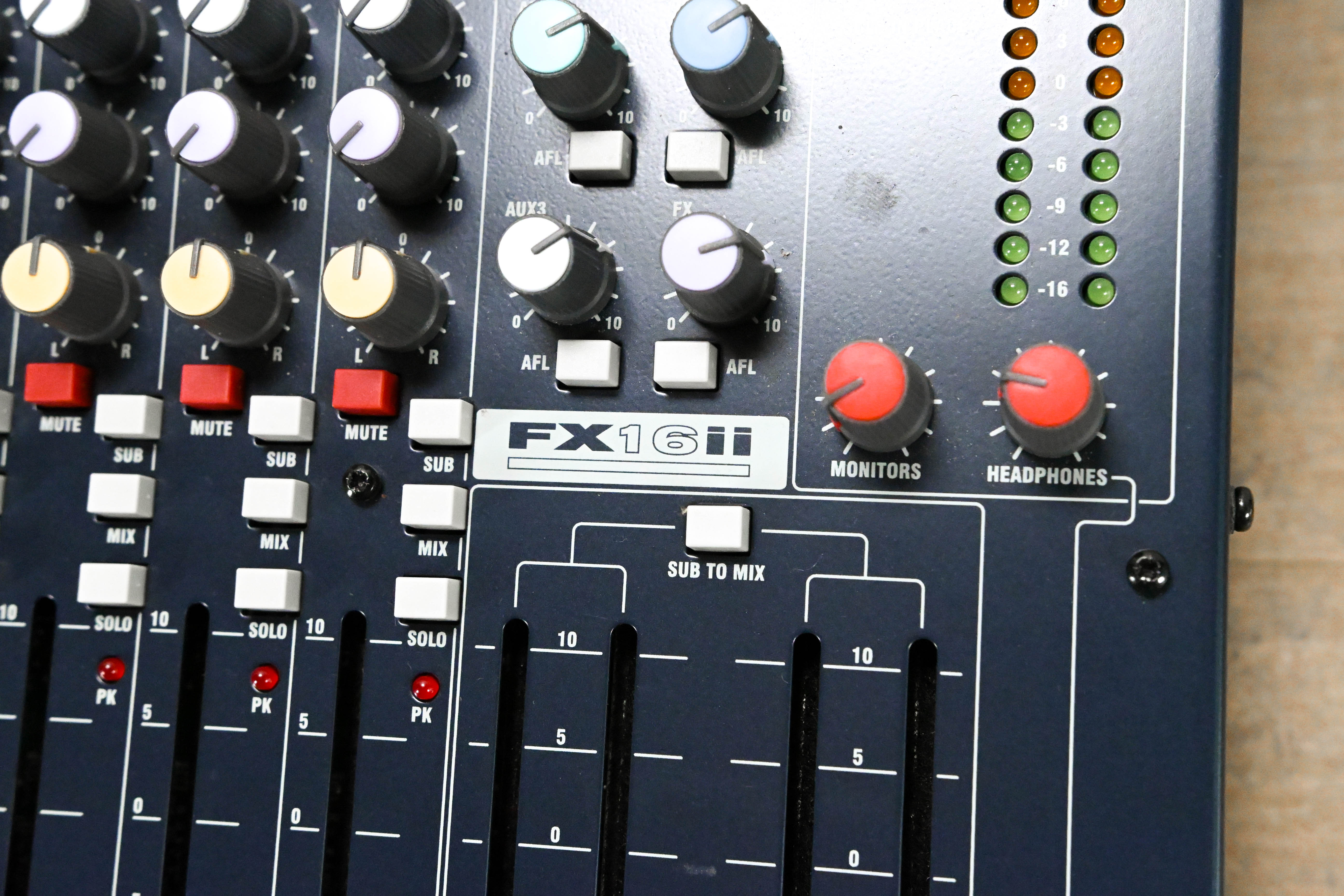 Soundcraft FX16ii 16-Channel Analog Audio Mixer