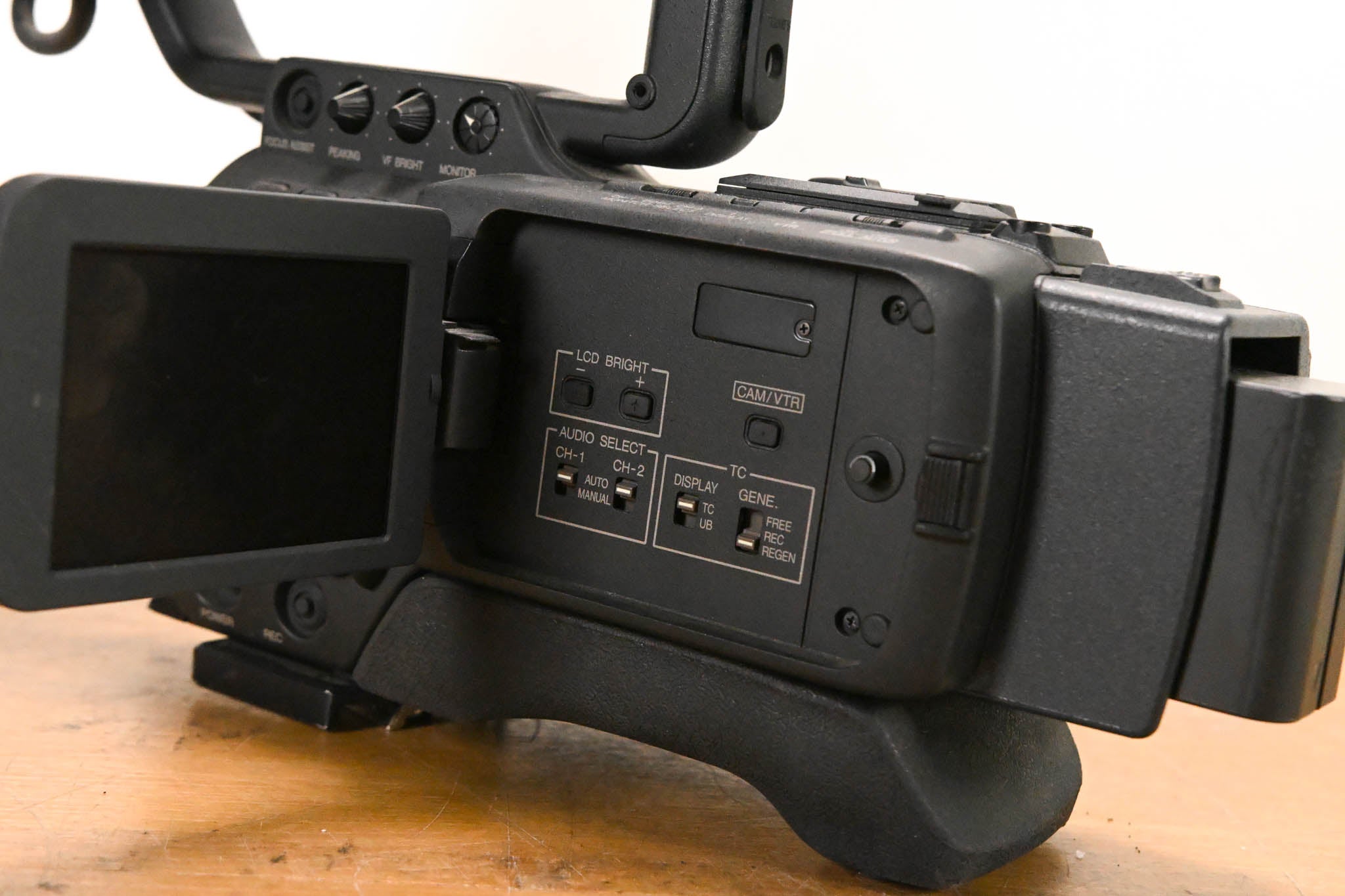 JVC GY-HD110U 1/3" 3-CCD Professional HDV Camcorder