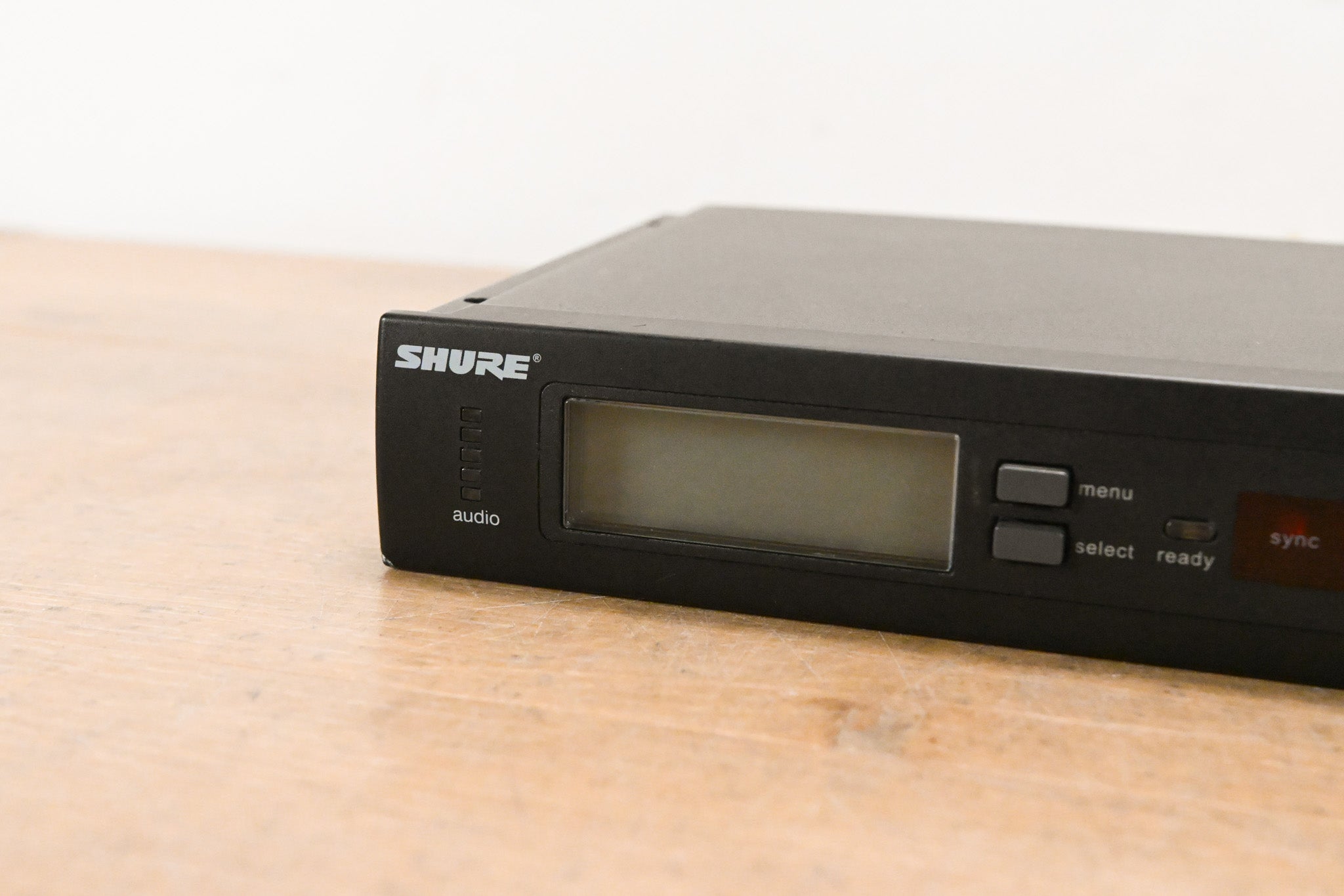 Shure SLX4 Wireless Receiver - L4 Band: 638-662 MHz (NO POWER SUPPLY)