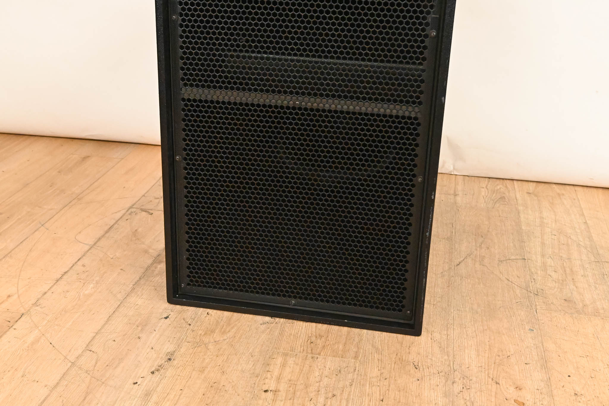 Meyer Sound DS-4P Self-Powered Mid-Bass Reinforcement Loudspeaker
